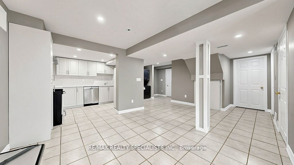 59 Sunforest Drive Property Photo 30