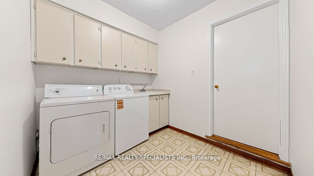 59 Sunforest Drive Property Photo 37