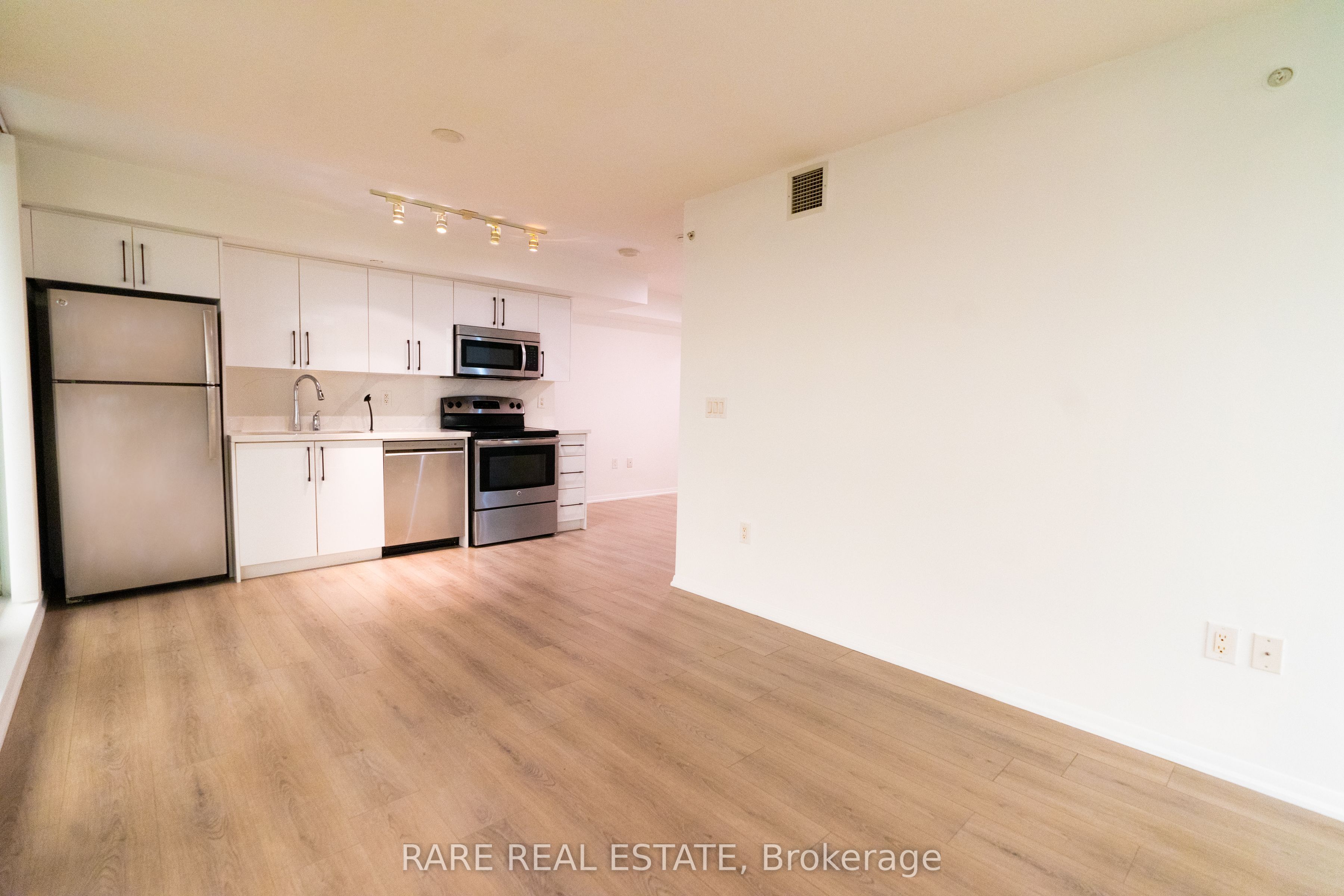 830 Lawrence Avenue W 1007 Property Photo 1