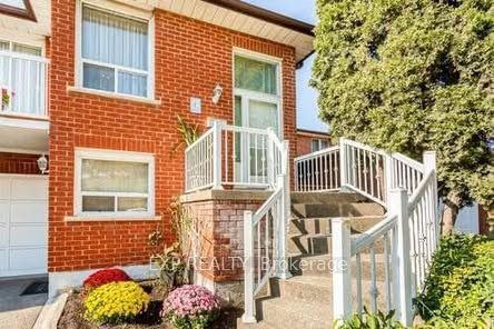4308 Curia Crescent Upper Property Photo 2