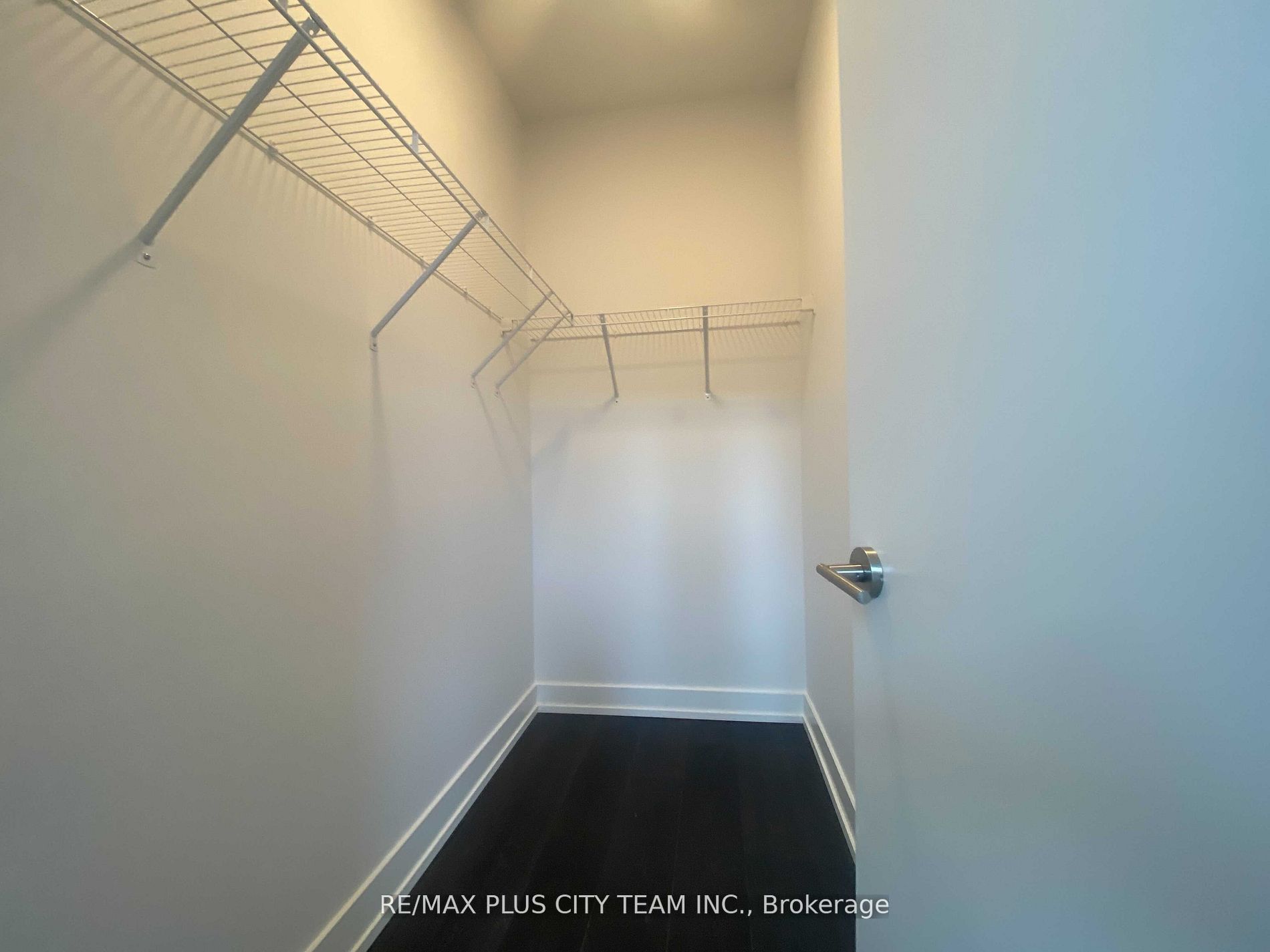 215 Veterans Drive S 103 Property Photo 8