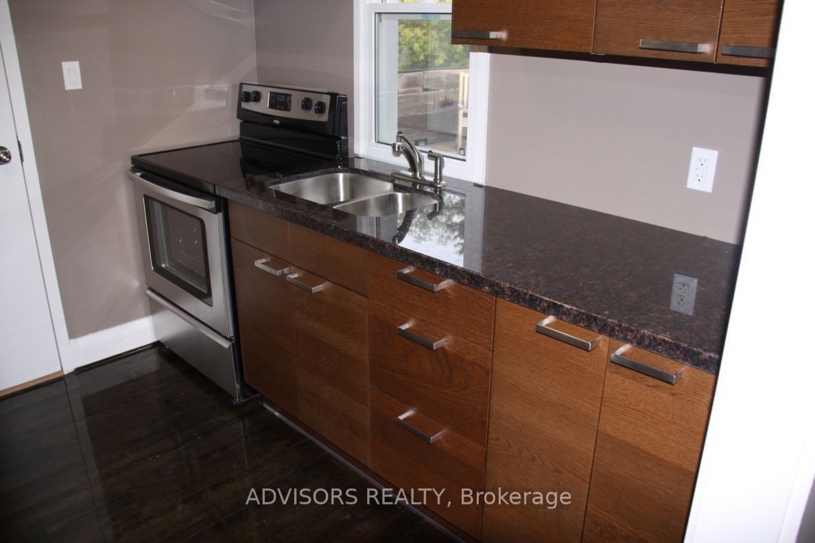 3717 Lakeshore Boulevard W 5 Property Photo 2