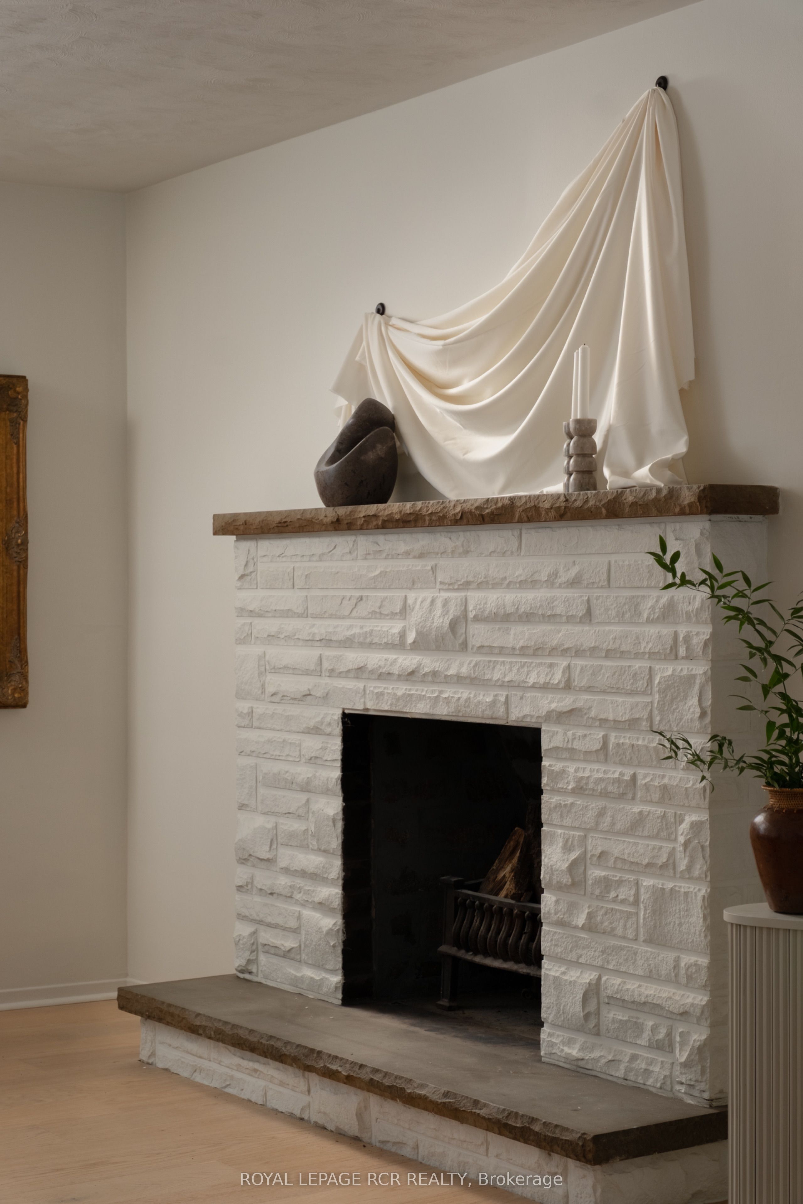 922 The Grange Side Road Property Photo 9