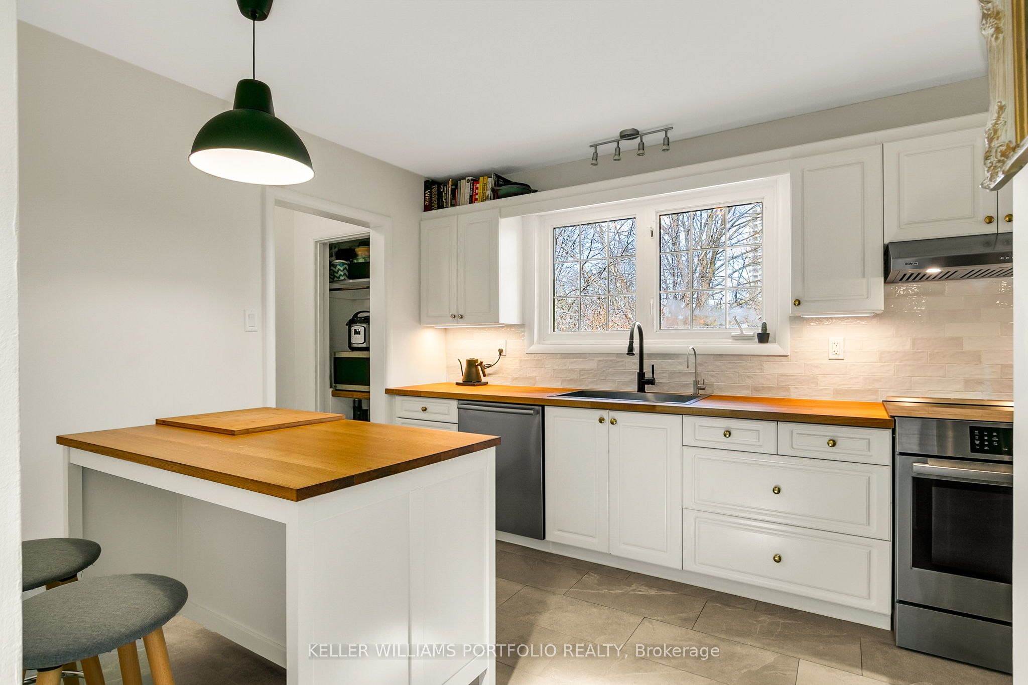88 Sabrina Dr Drive Property Photo 10