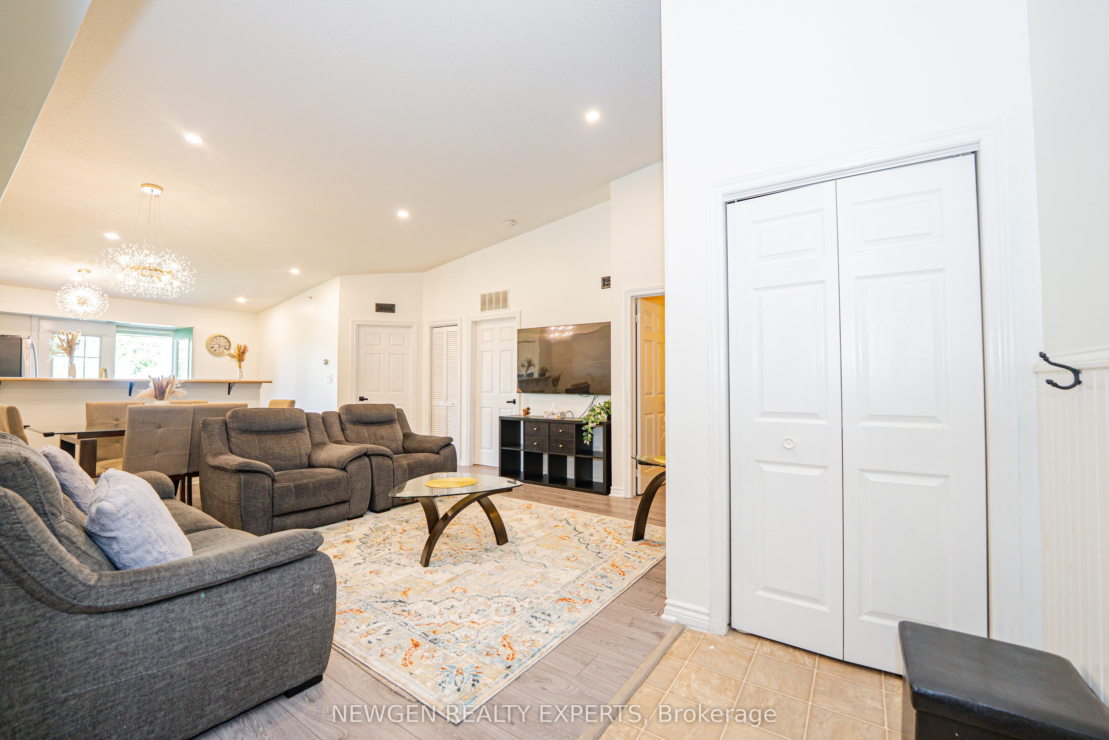 1479 Maple Avenue 405 Property Photo 4