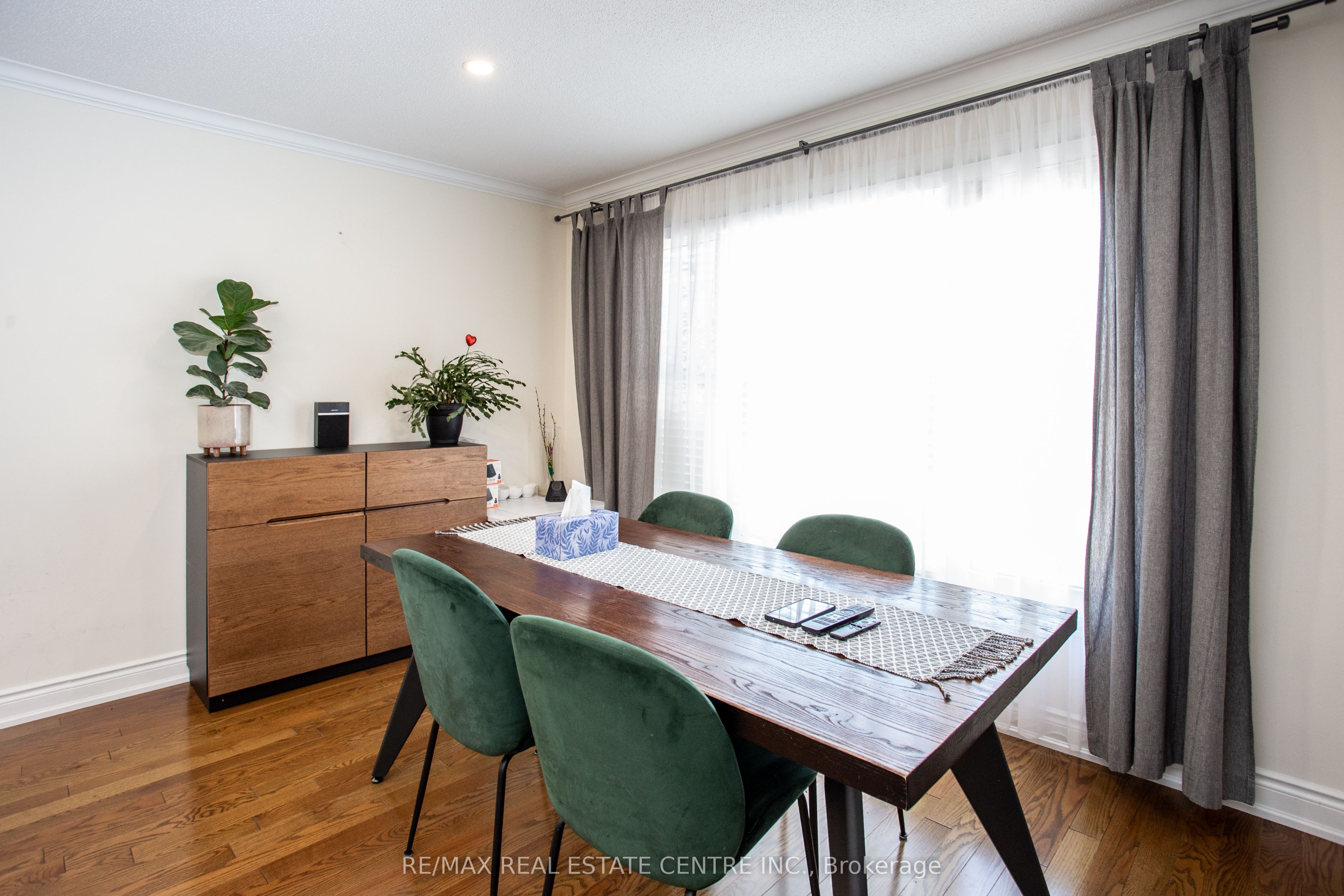 4386 Curia Crescent Property Photo 6