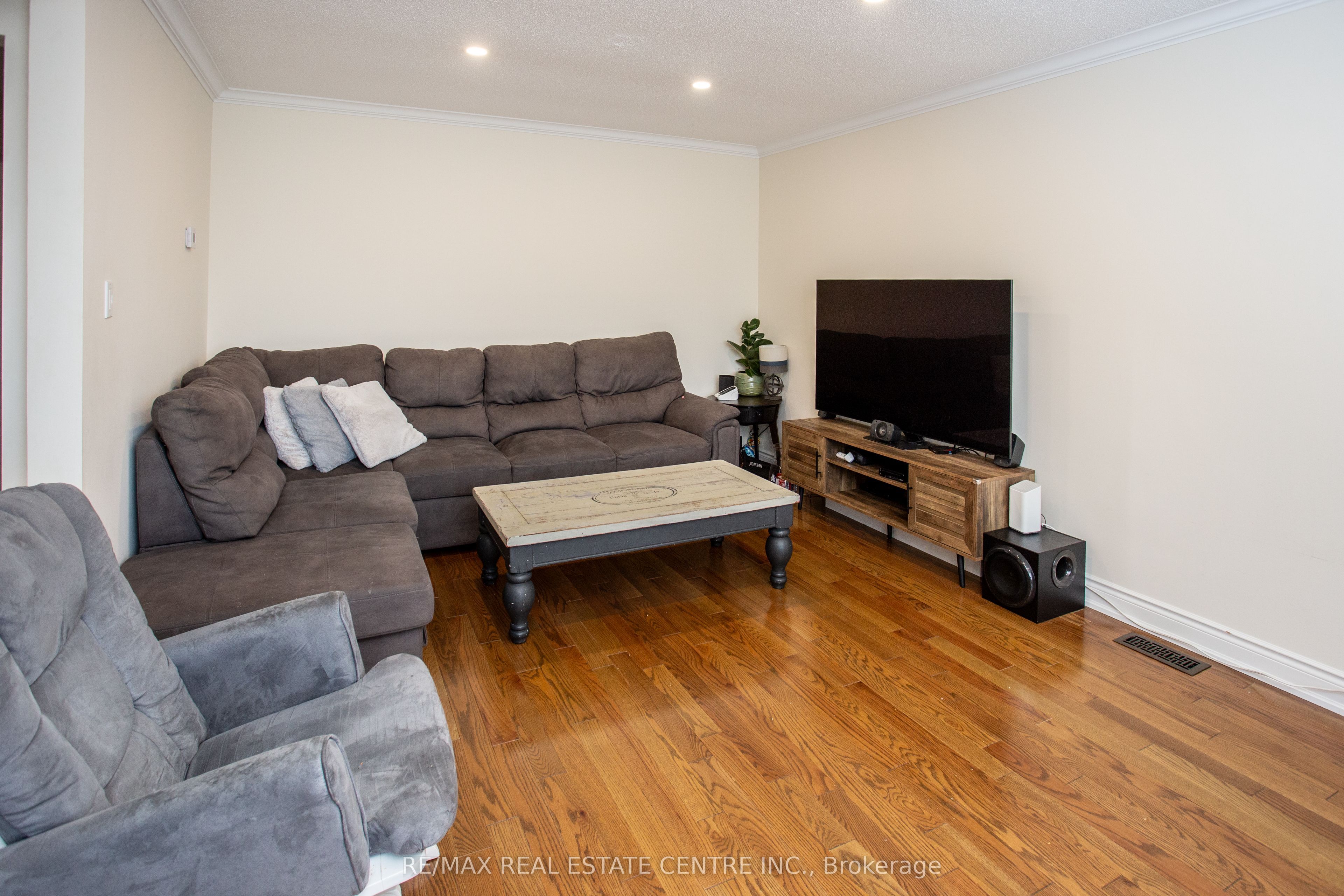4386 Curia Crescent Property Photo 8