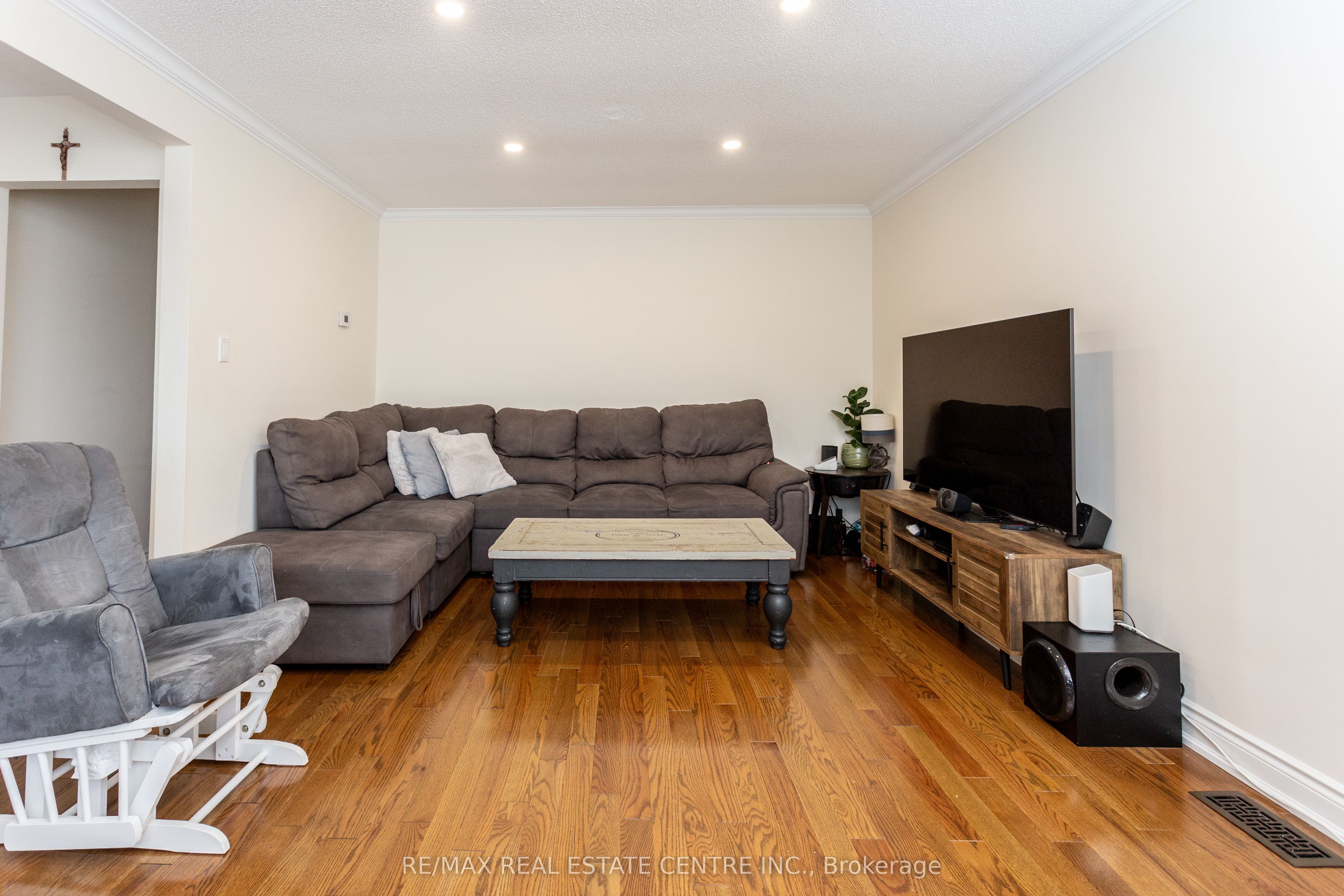 4386 Curia Crescent Property Photo 9