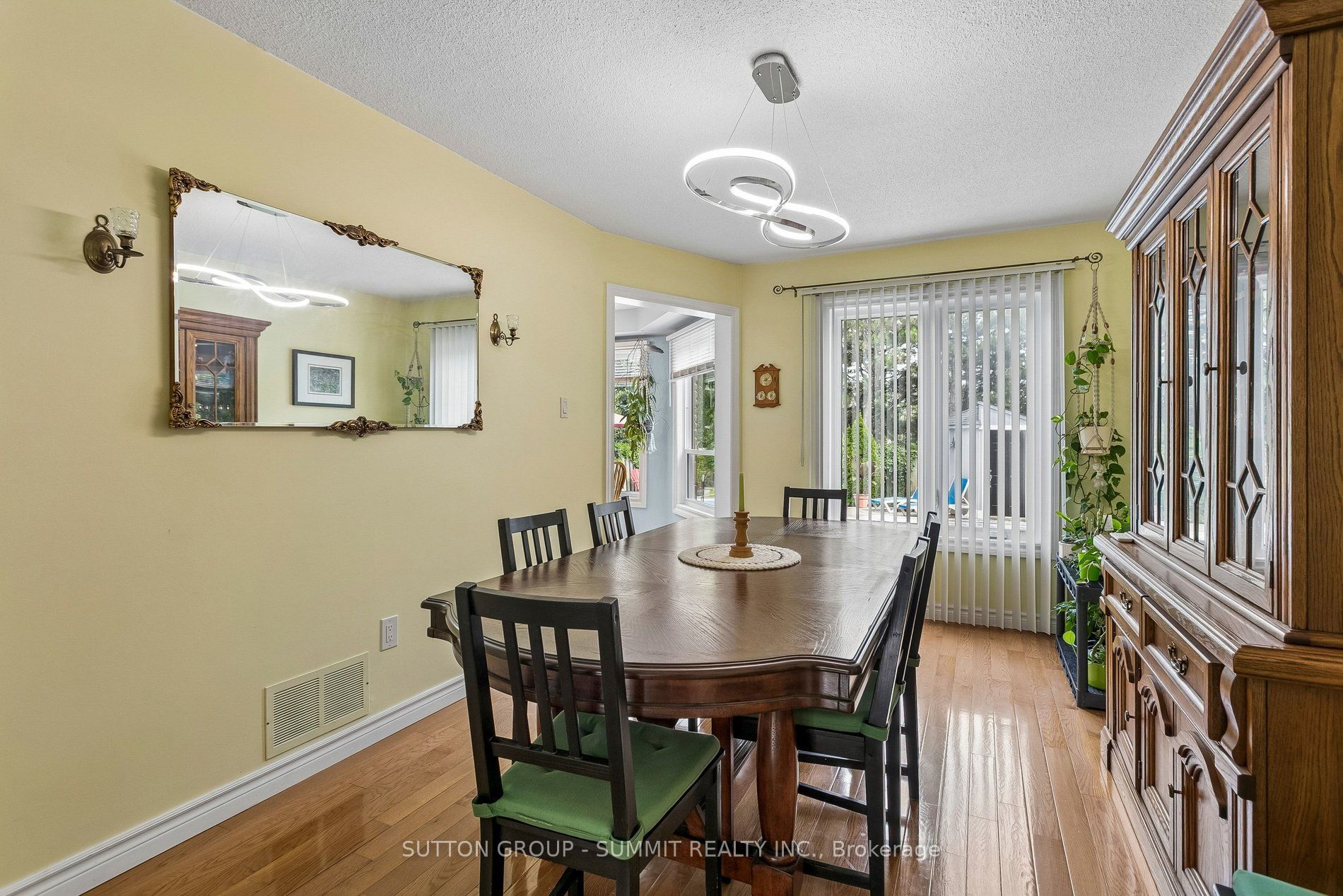 3176 Dovetail Mews Property Photo 9