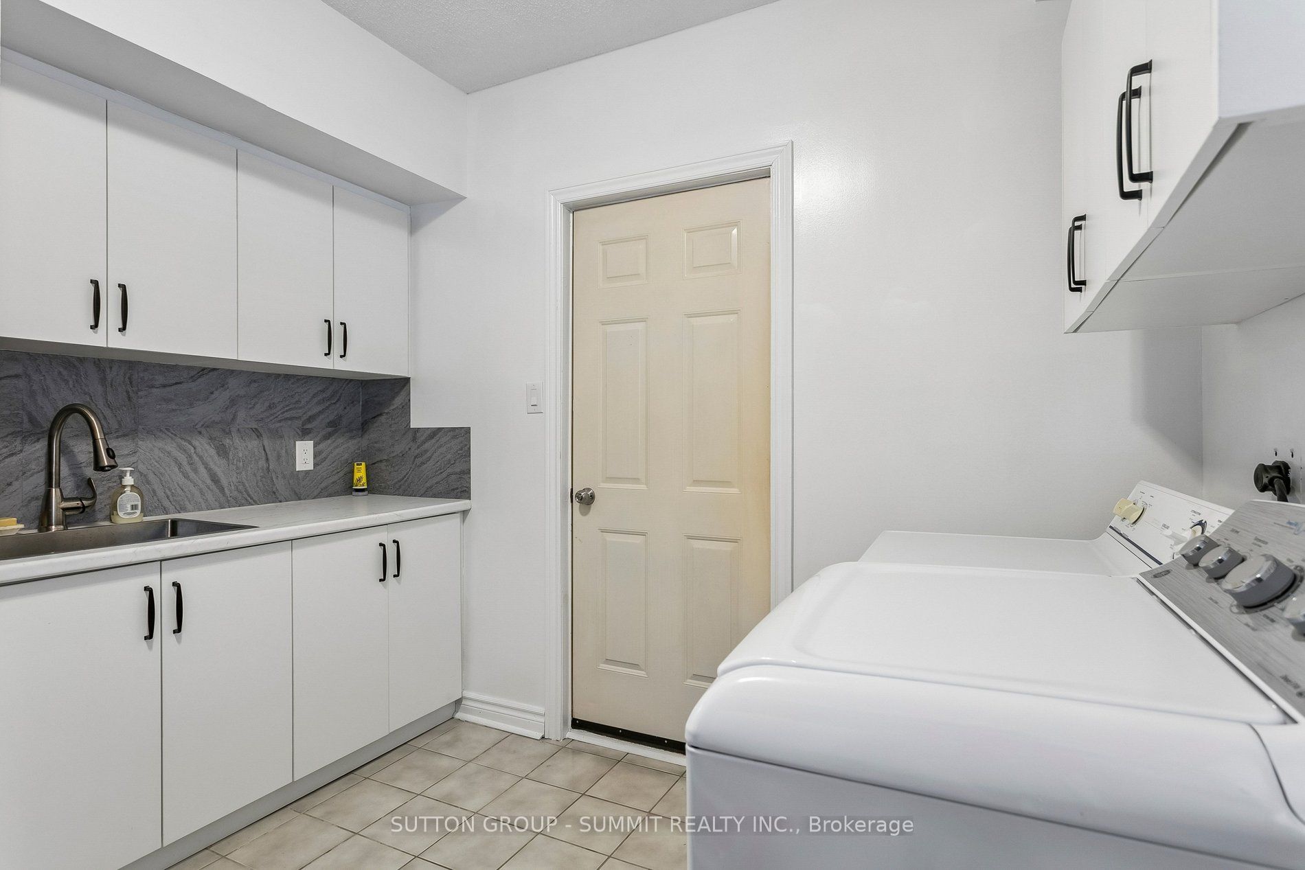 3176 Dovetail Mews Property Photo 19