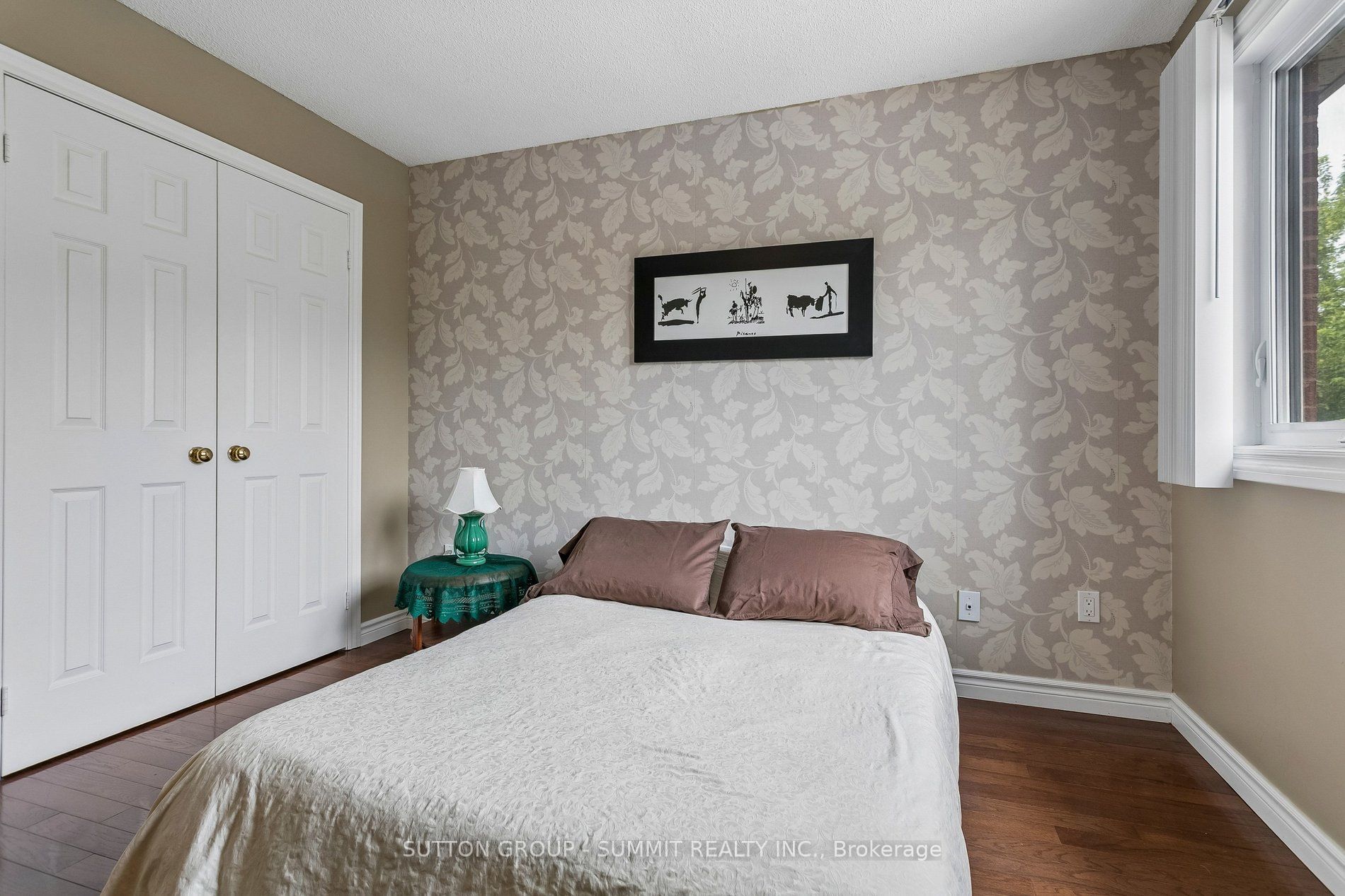 3176 Dovetail Mews Property Photo 29