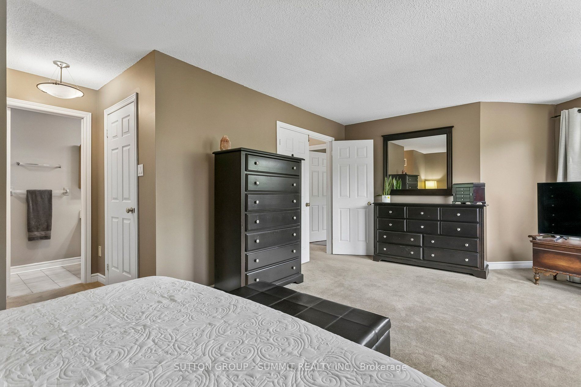 3176 Dovetail Mews Property Photo 33