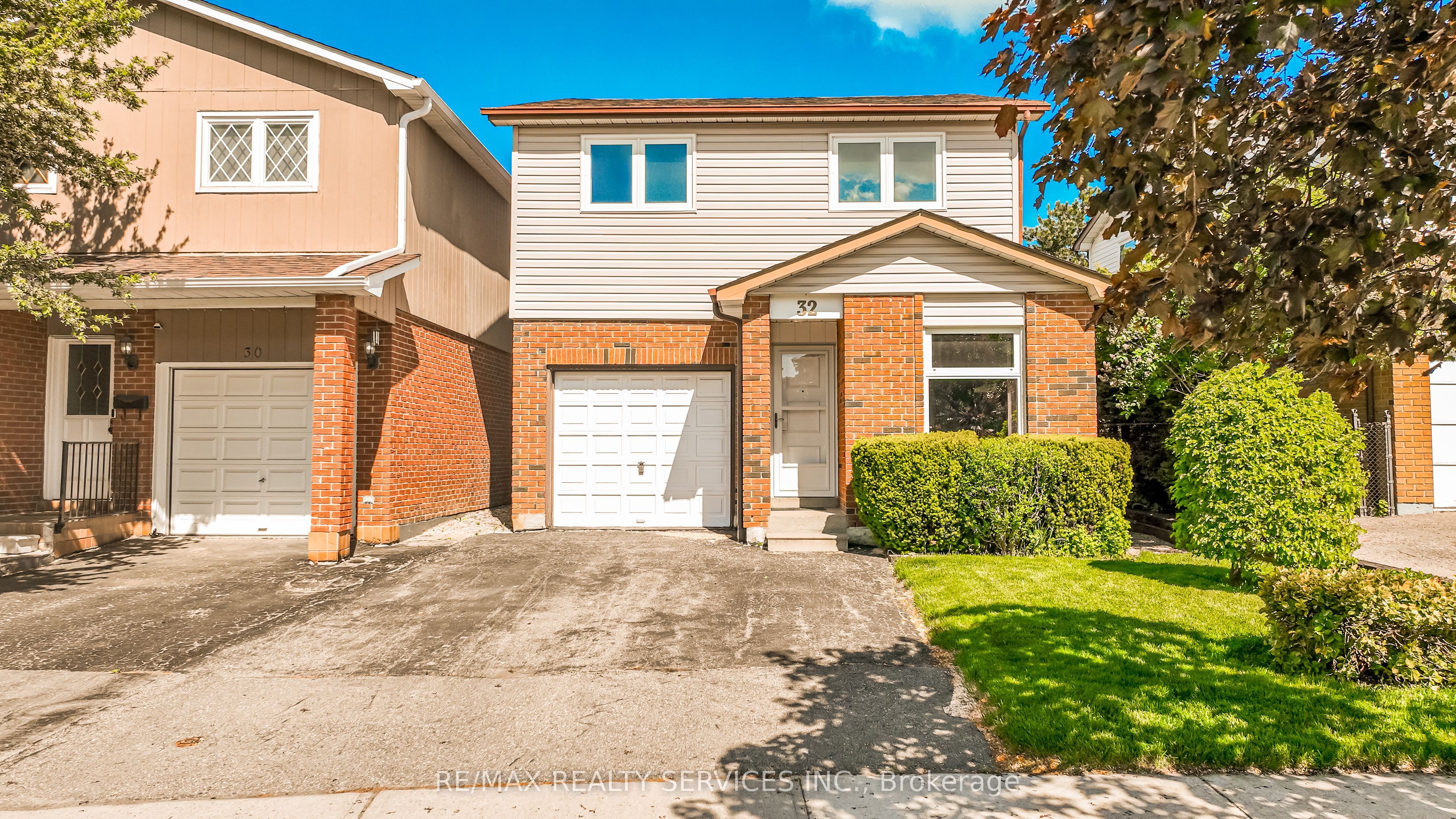 32 Winterfold Drive Property Photo 1