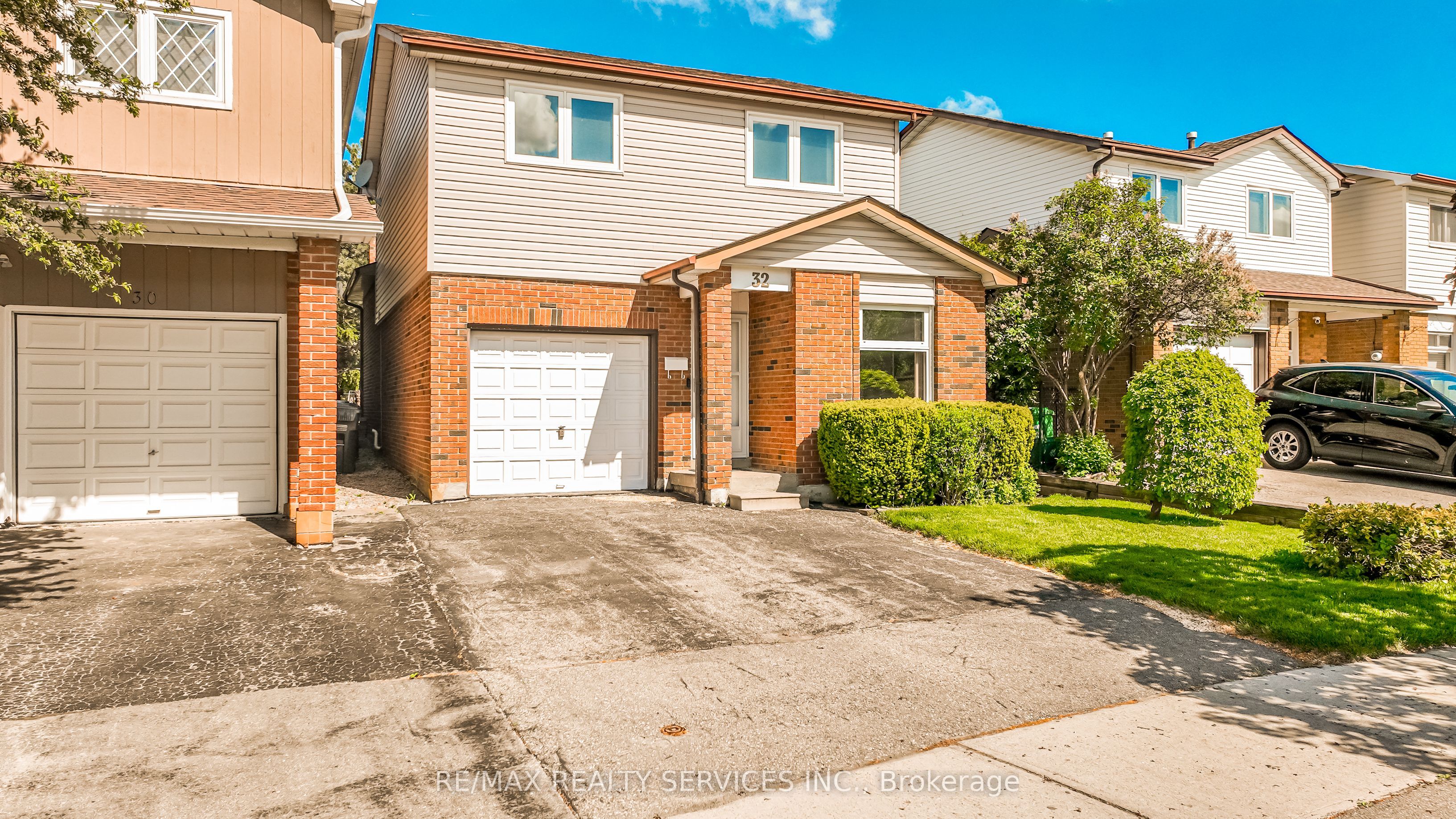 32 Winterfold Drive Property Photo 3