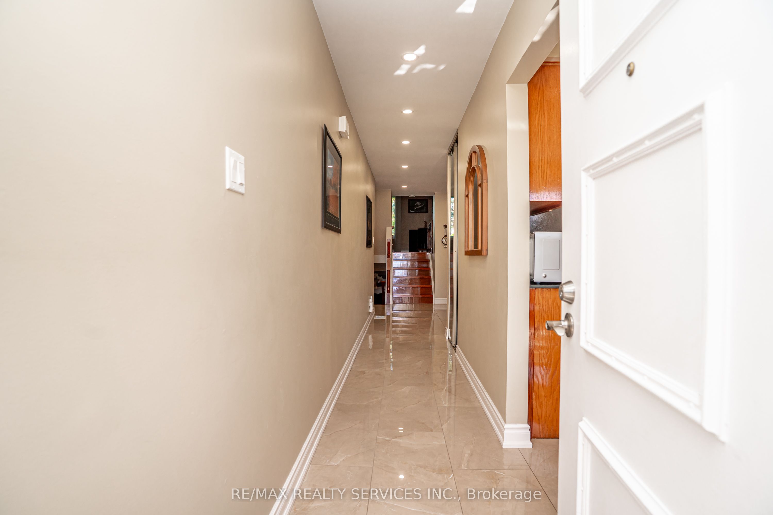 32 Winterfold Drive Property Photo 4