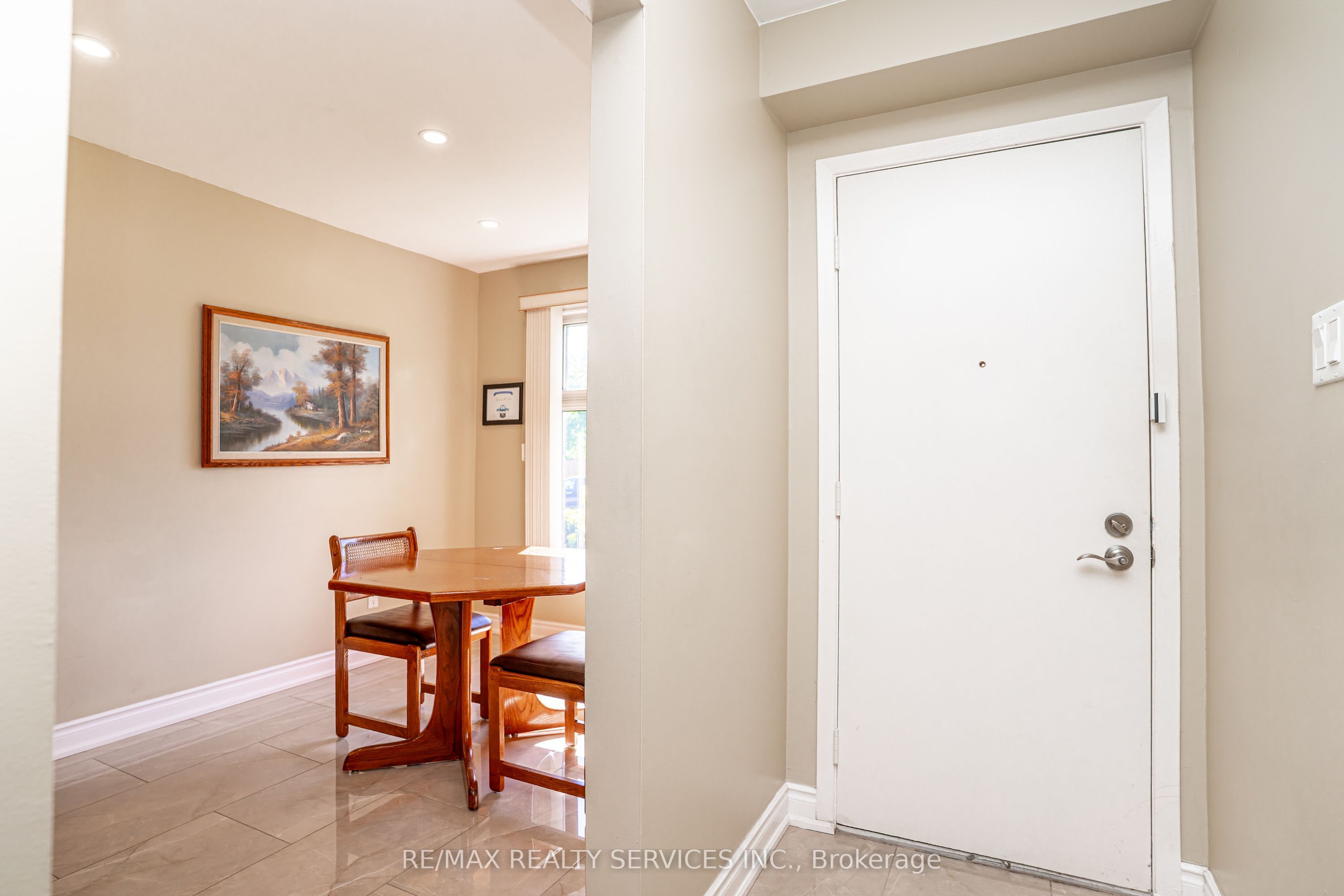 32 Winterfold Drive Property Photo 5