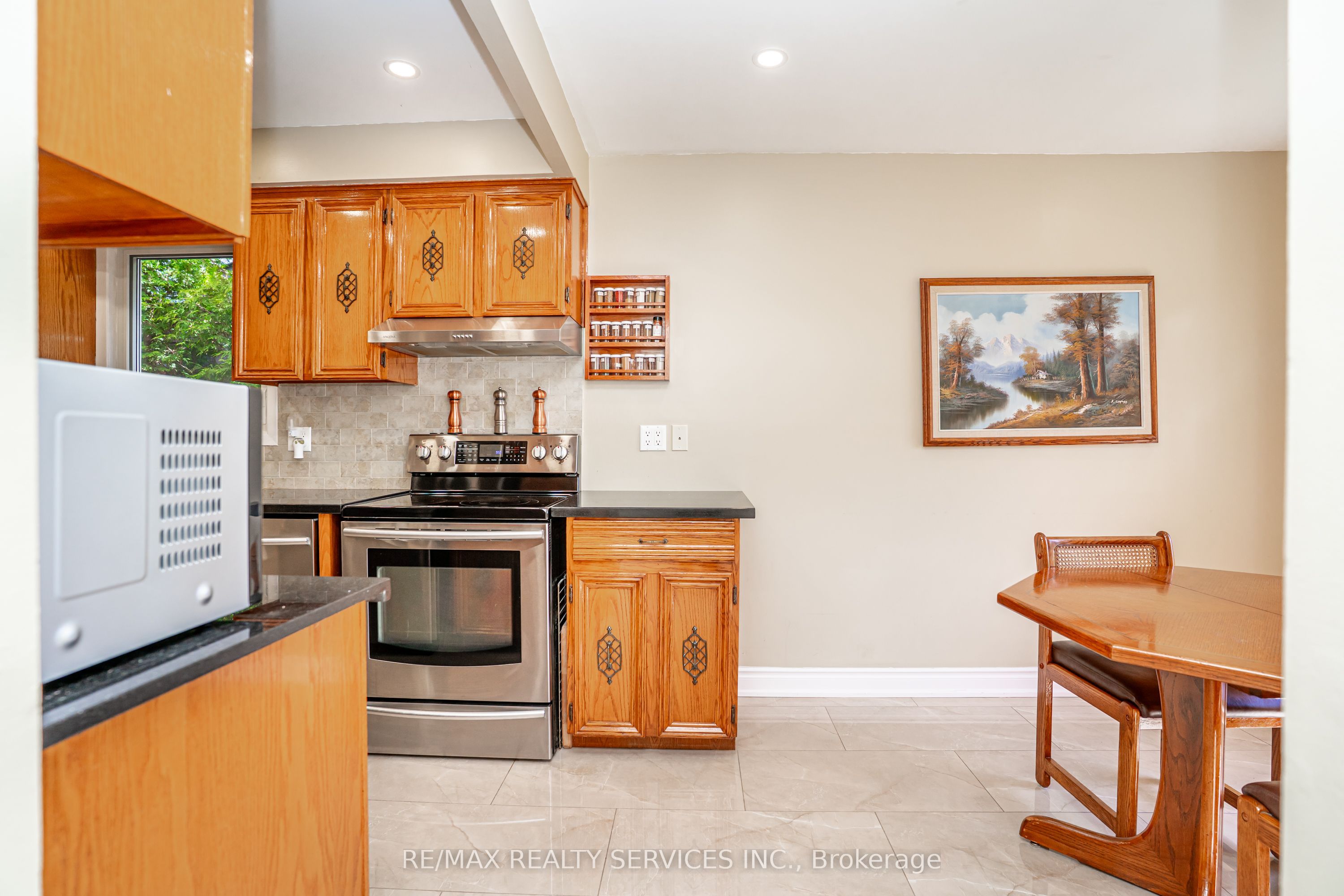 32 Winterfold Drive Property Photo 6