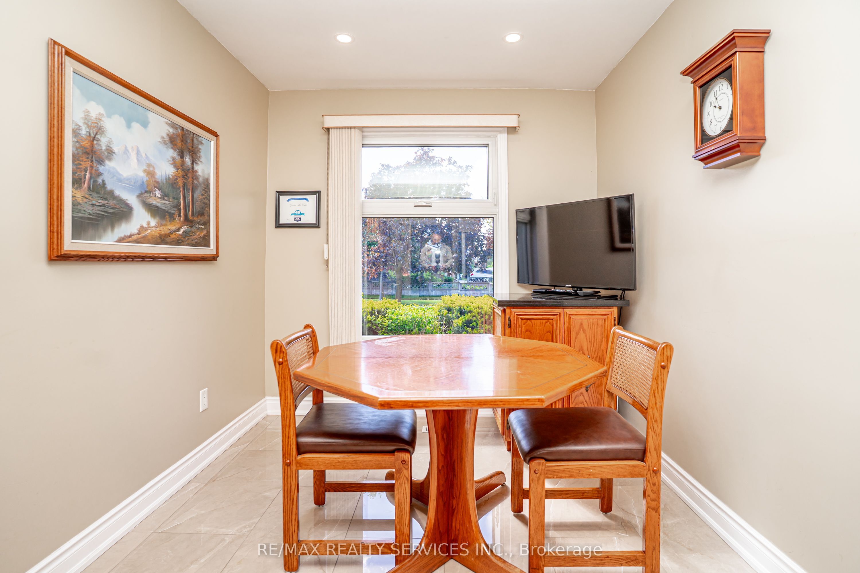 32 Winterfold Drive Property Photo 10