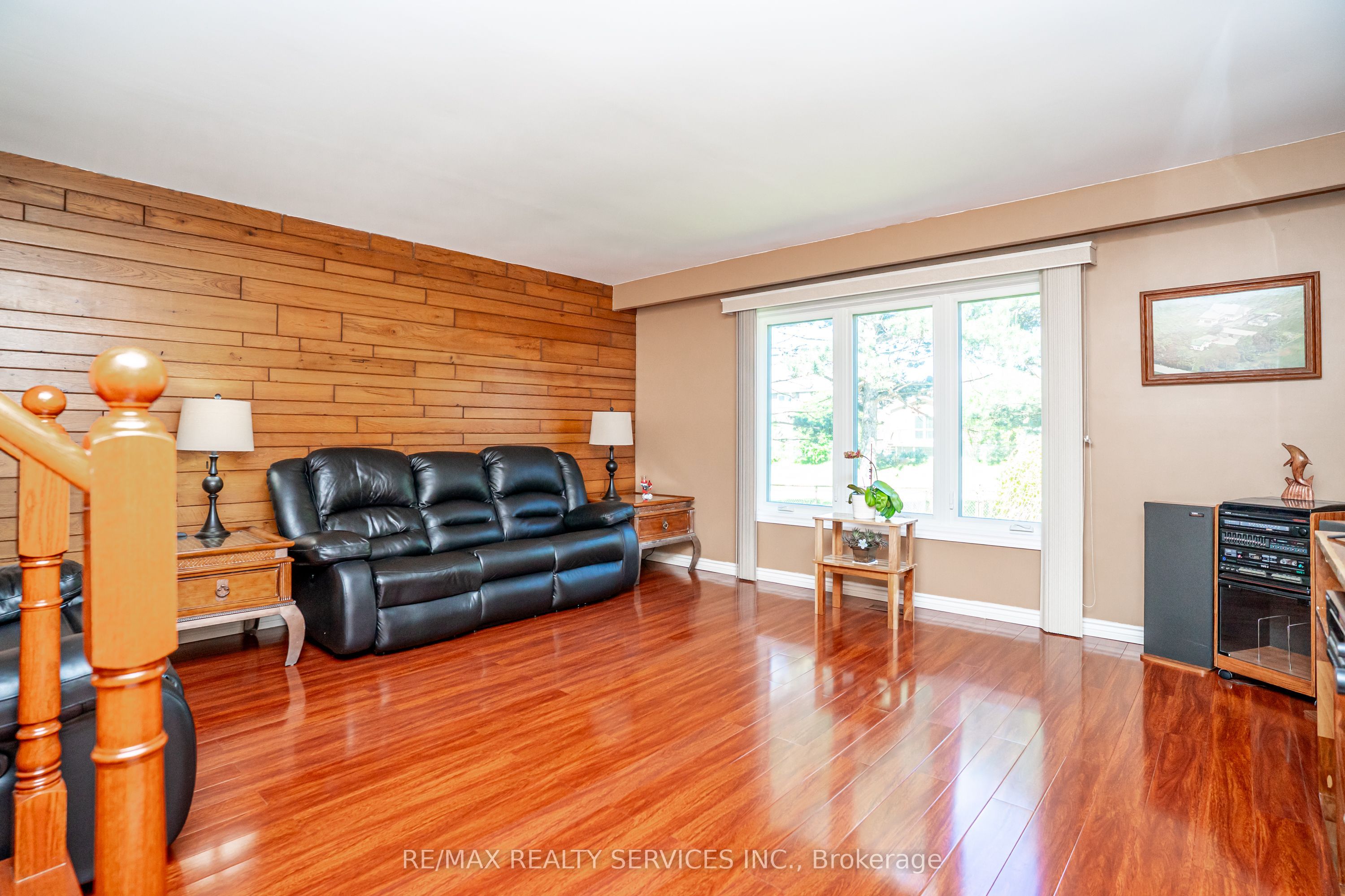 32 Winterfold Drive Property Photo 16