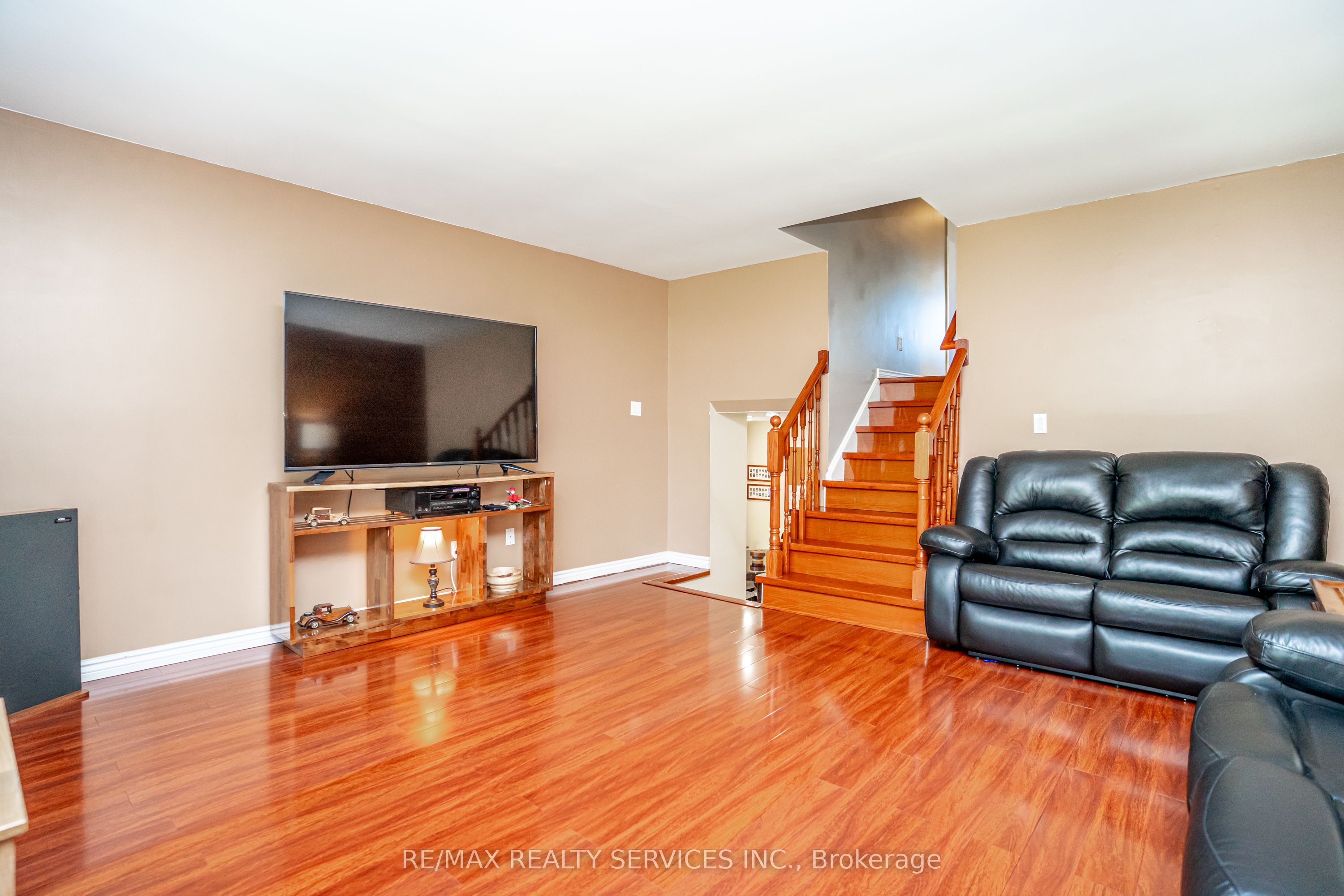 32 Winterfold Drive Property Photo 17