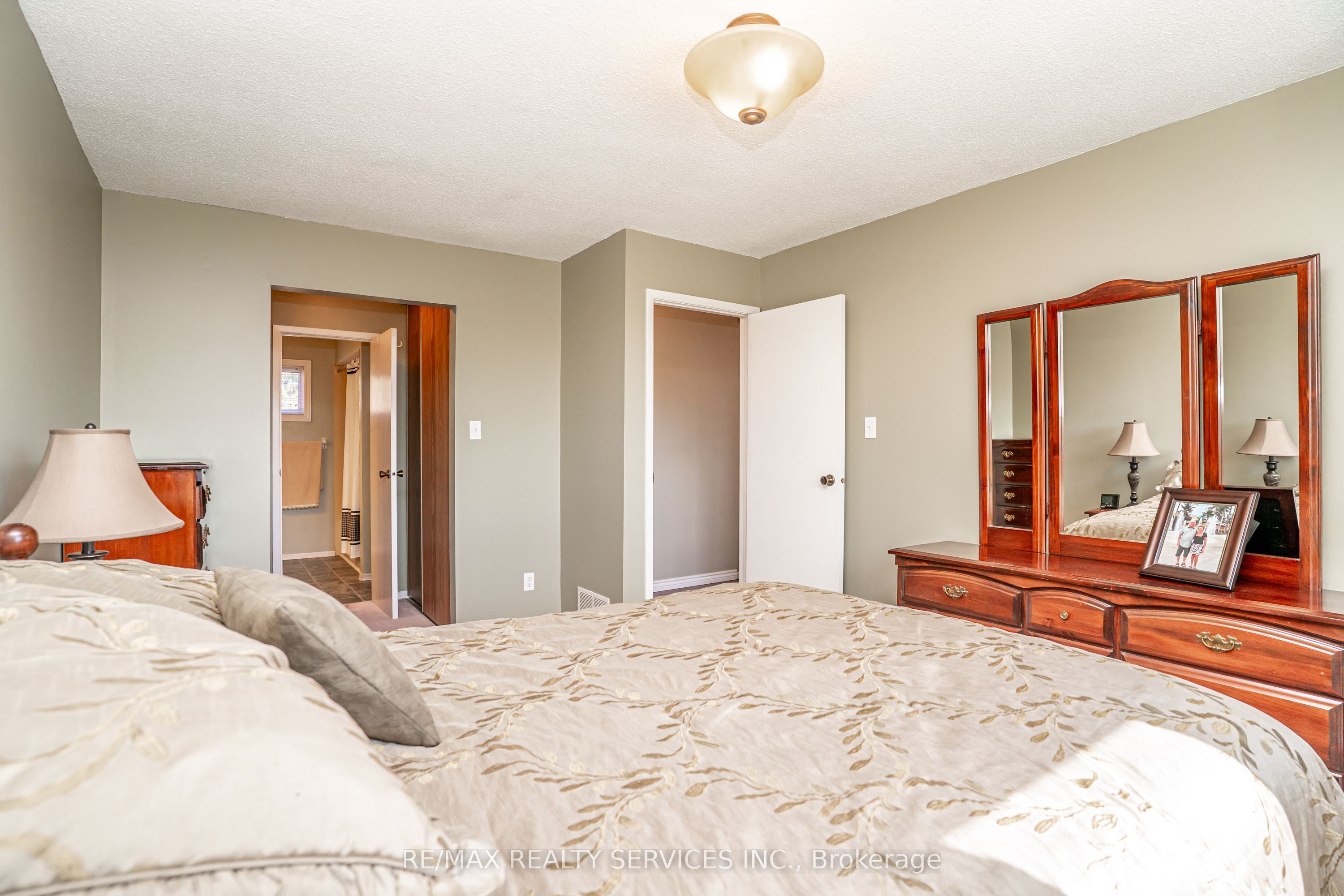 32 Winterfold Drive Property Photo 21