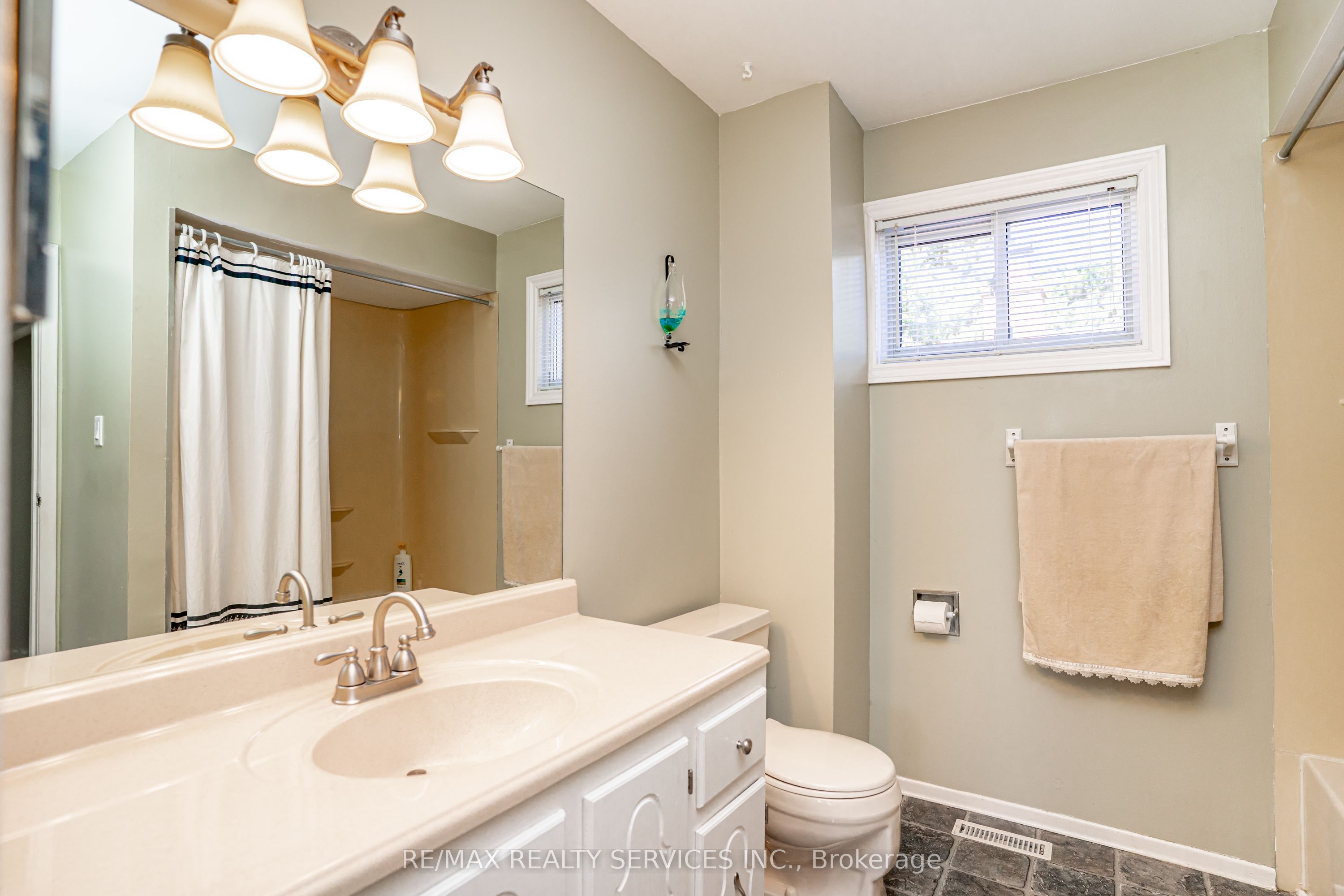 32 Winterfold Drive Property Photo 22