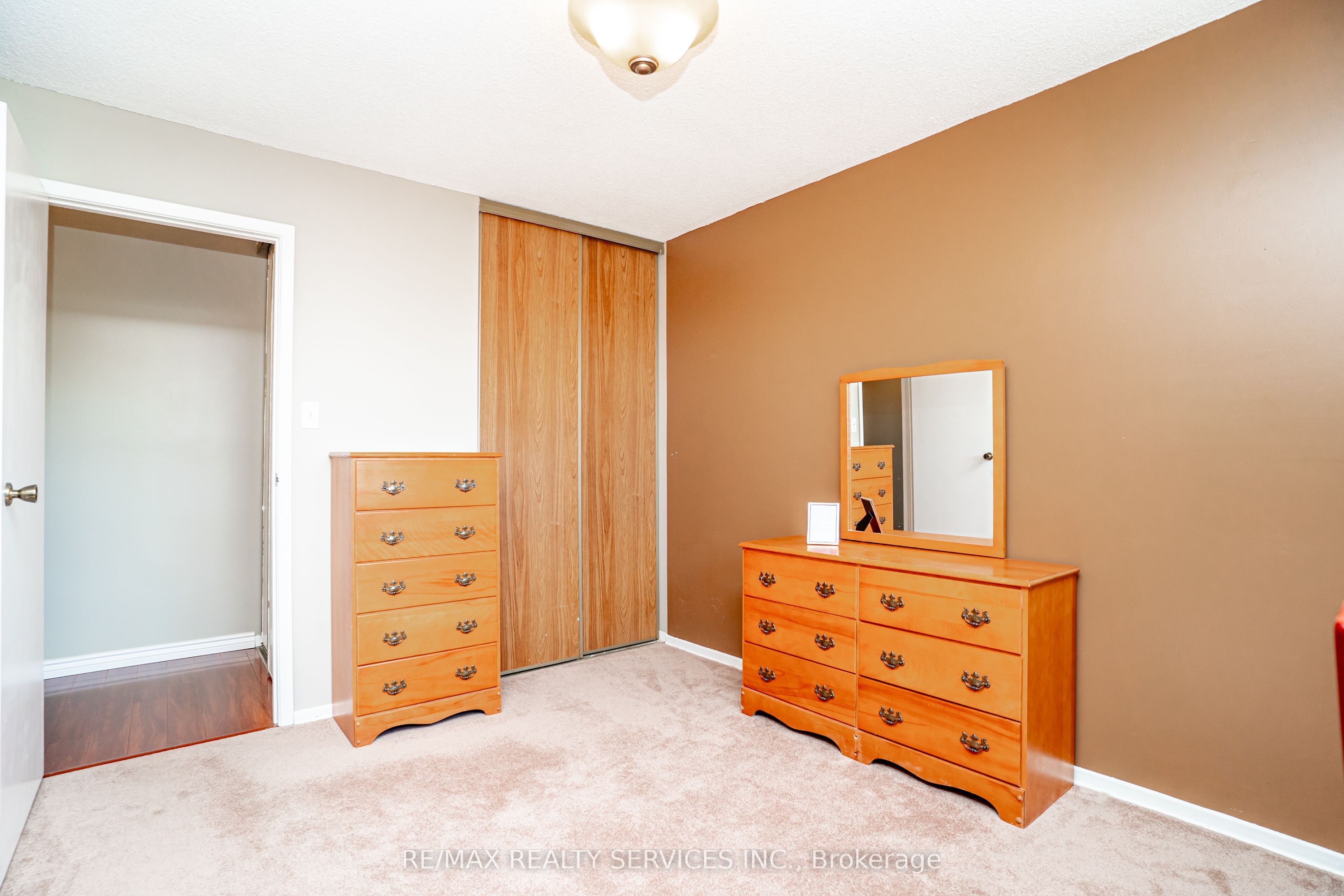 32 Winterfold Drive Property Photo 25