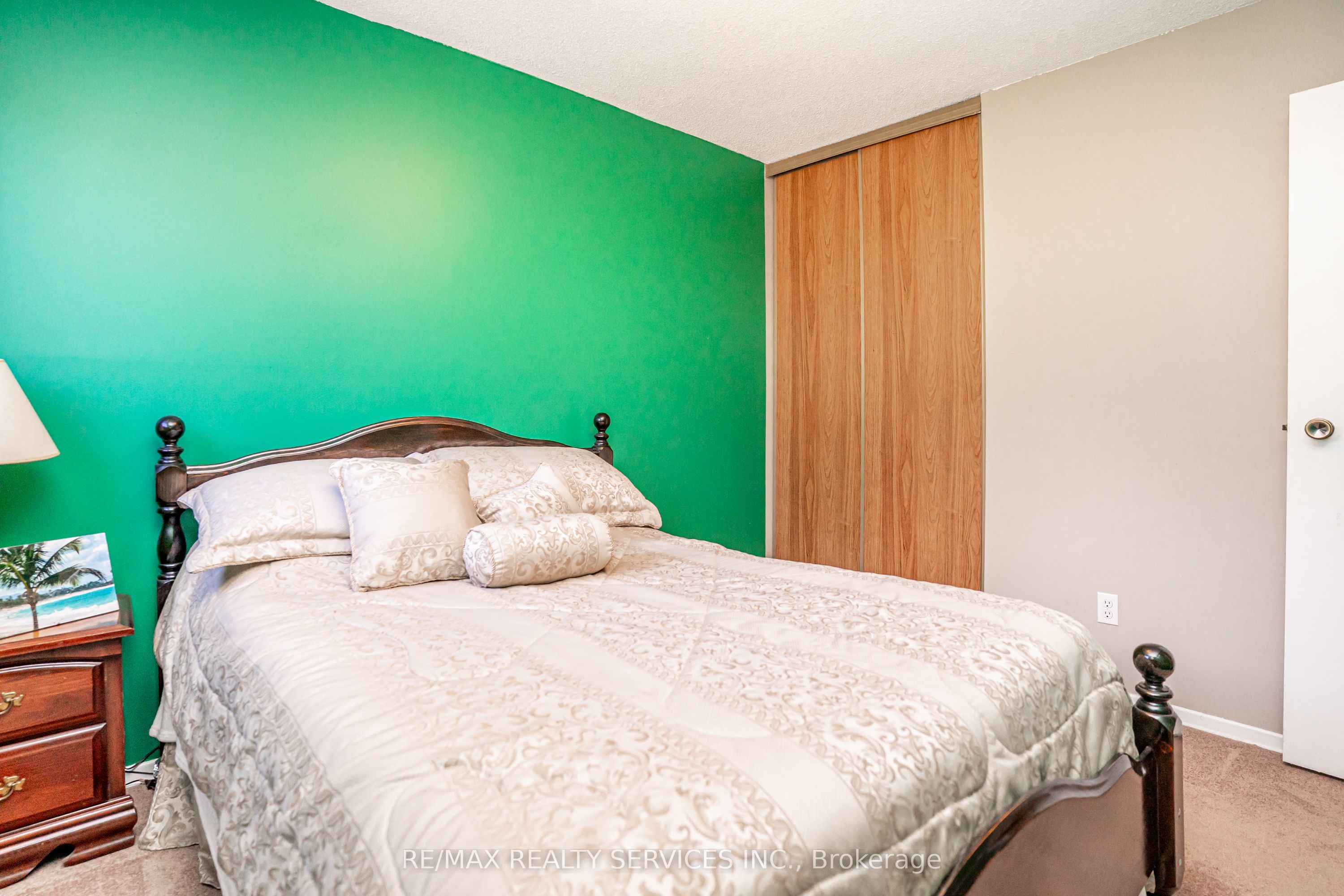 32 Winterfold Drive Property Photo 27