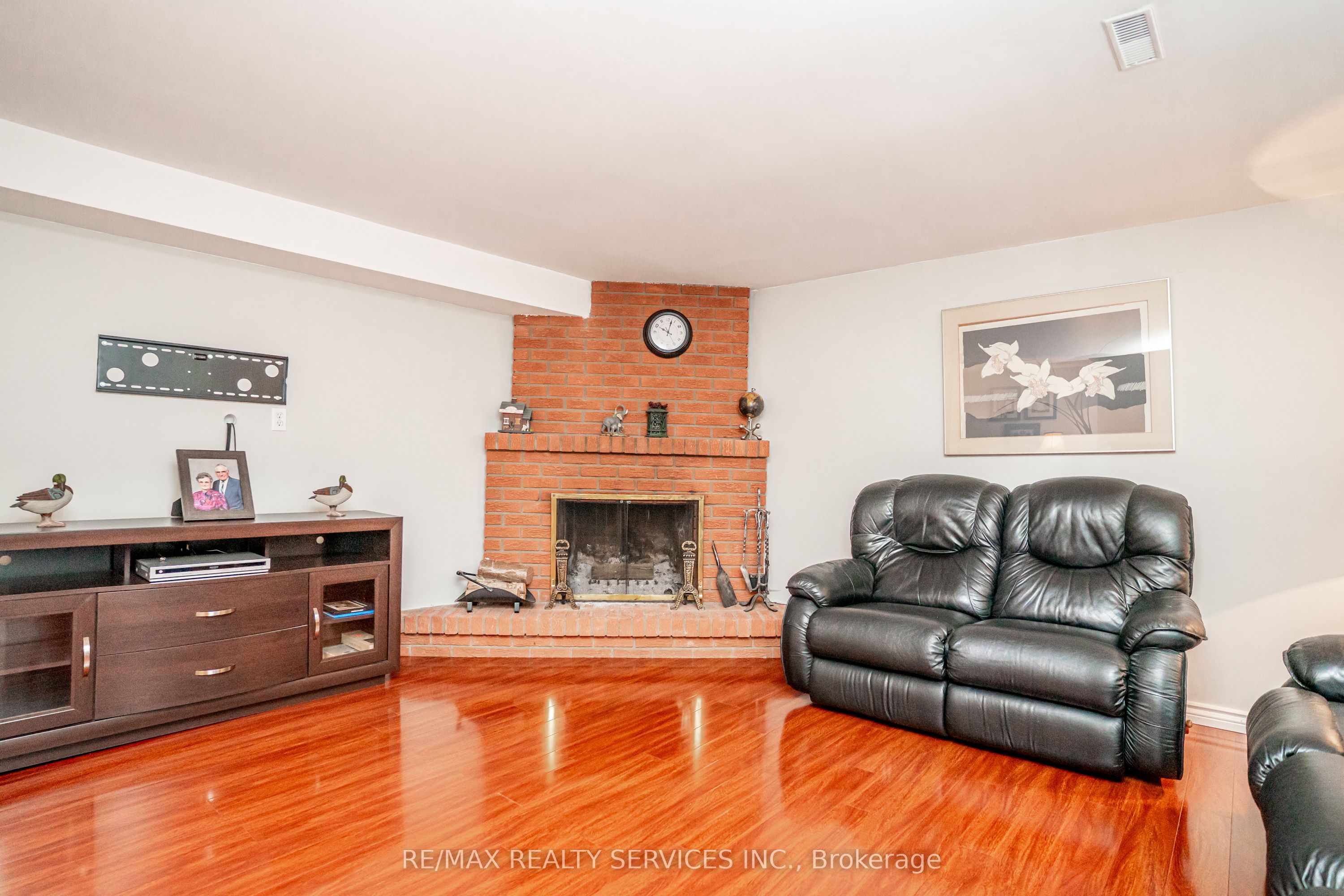 32 Winterfold Drive Property Photo 28