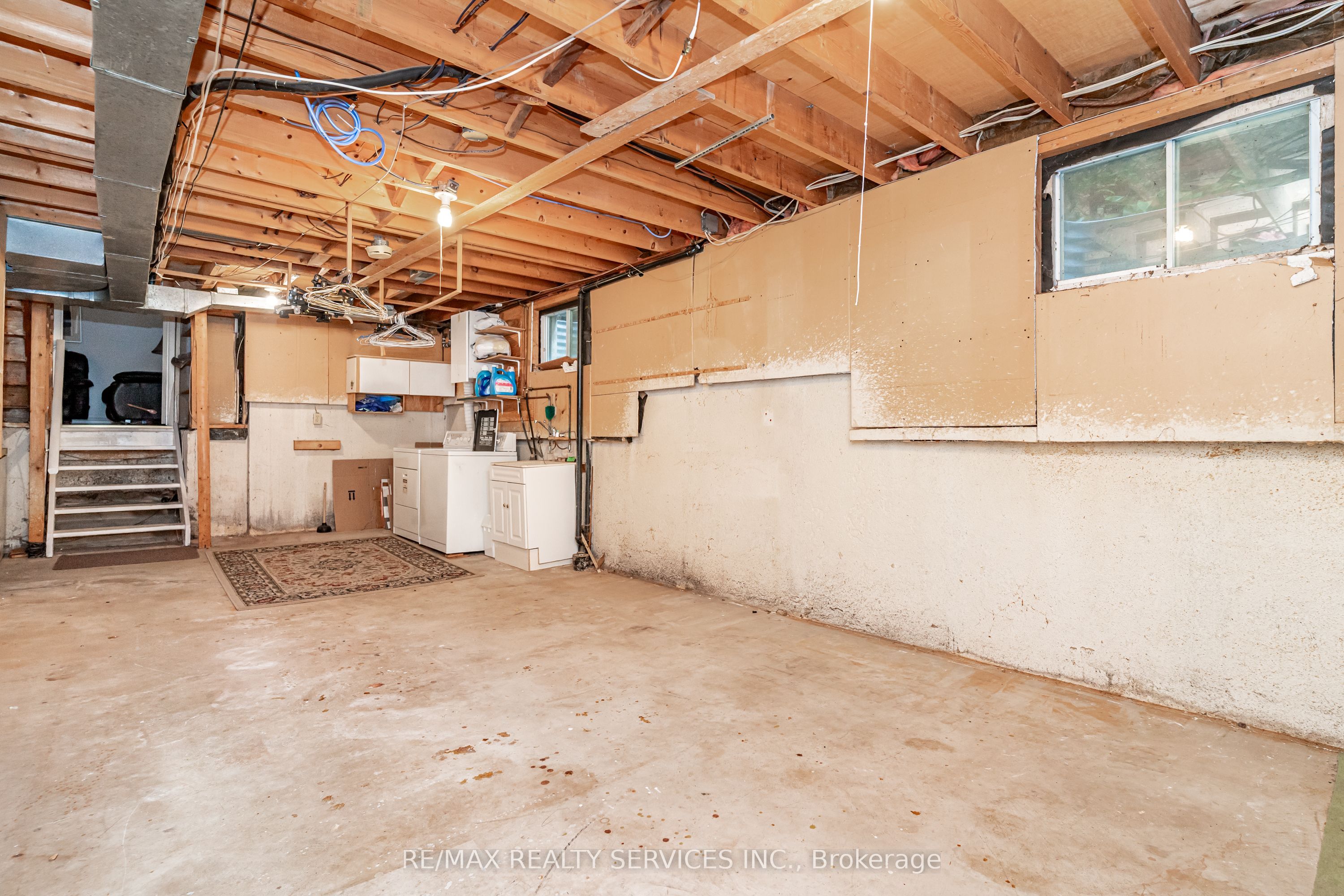 32 Winterfold Drive Property Photo 33