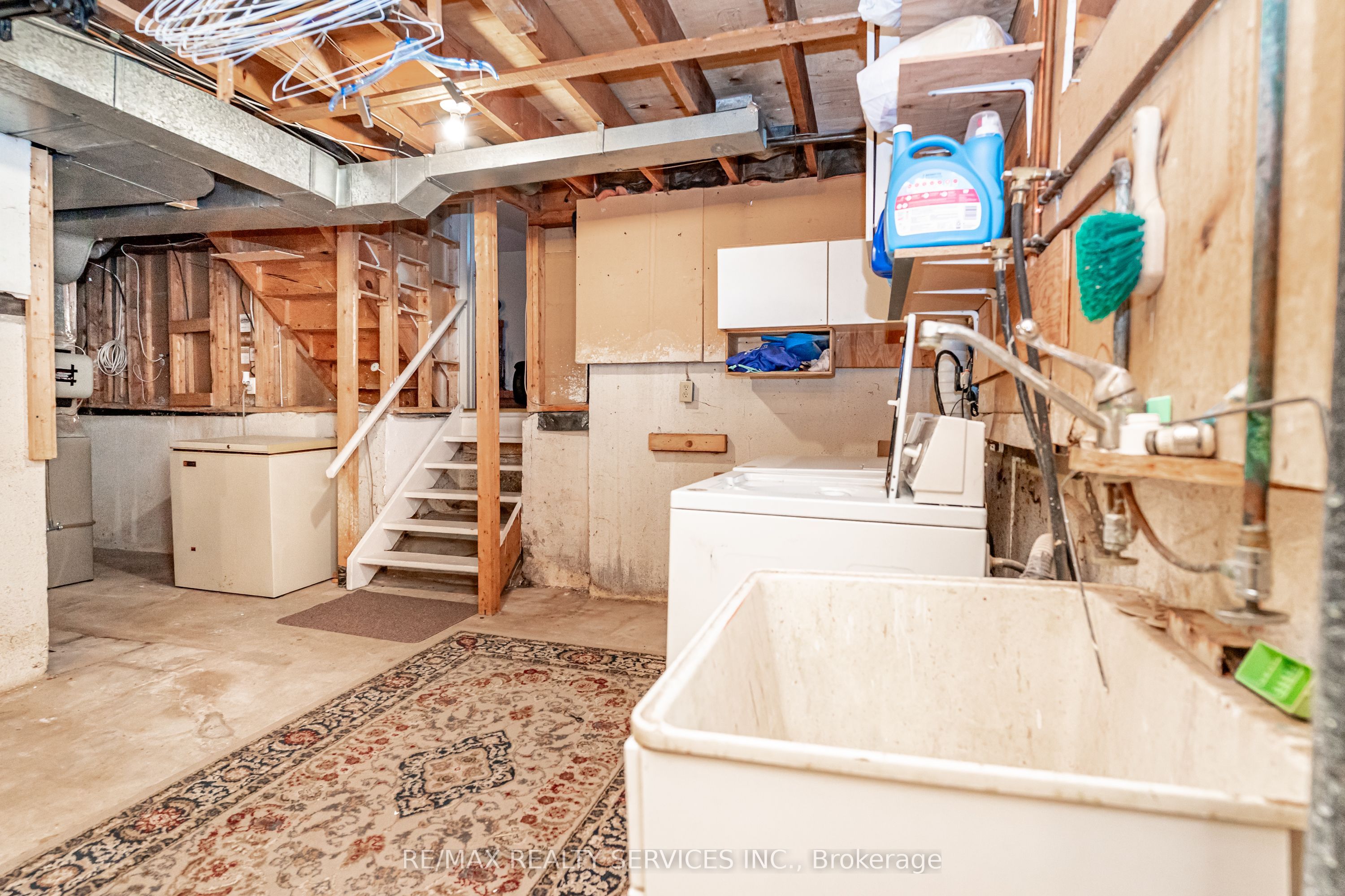 32 Winterfold Drive Property Photo 34