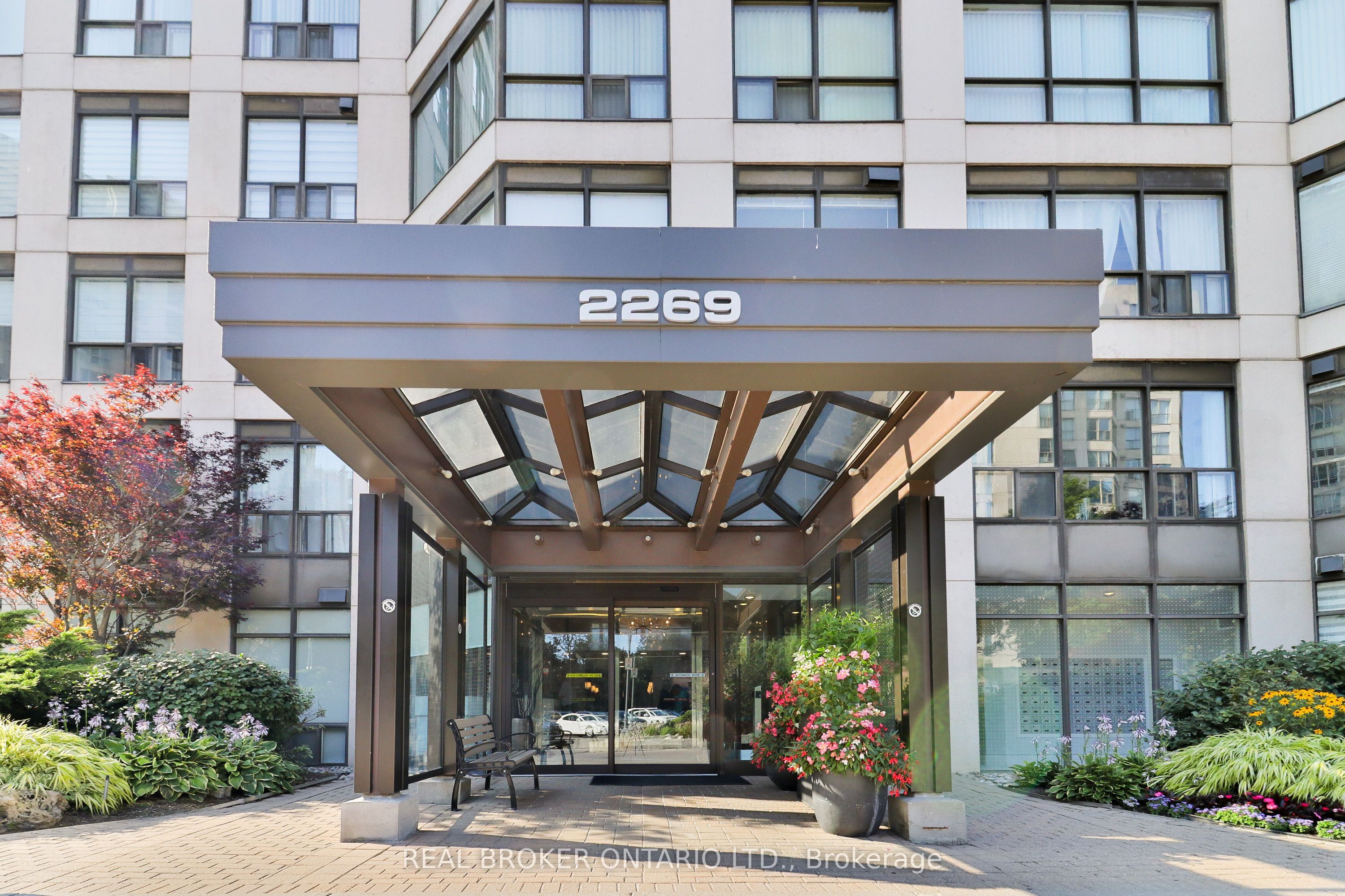 2269 Lake Shore Boulevard W 510 Property Photo 1