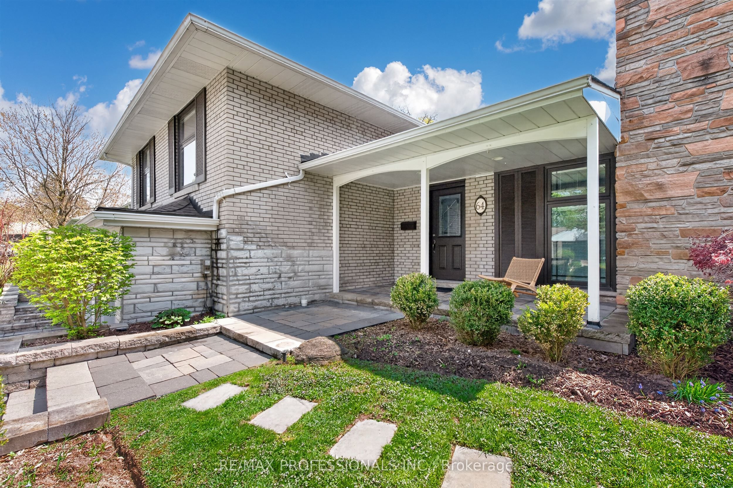 64 Ravensbourne Crescent Property Photo 3