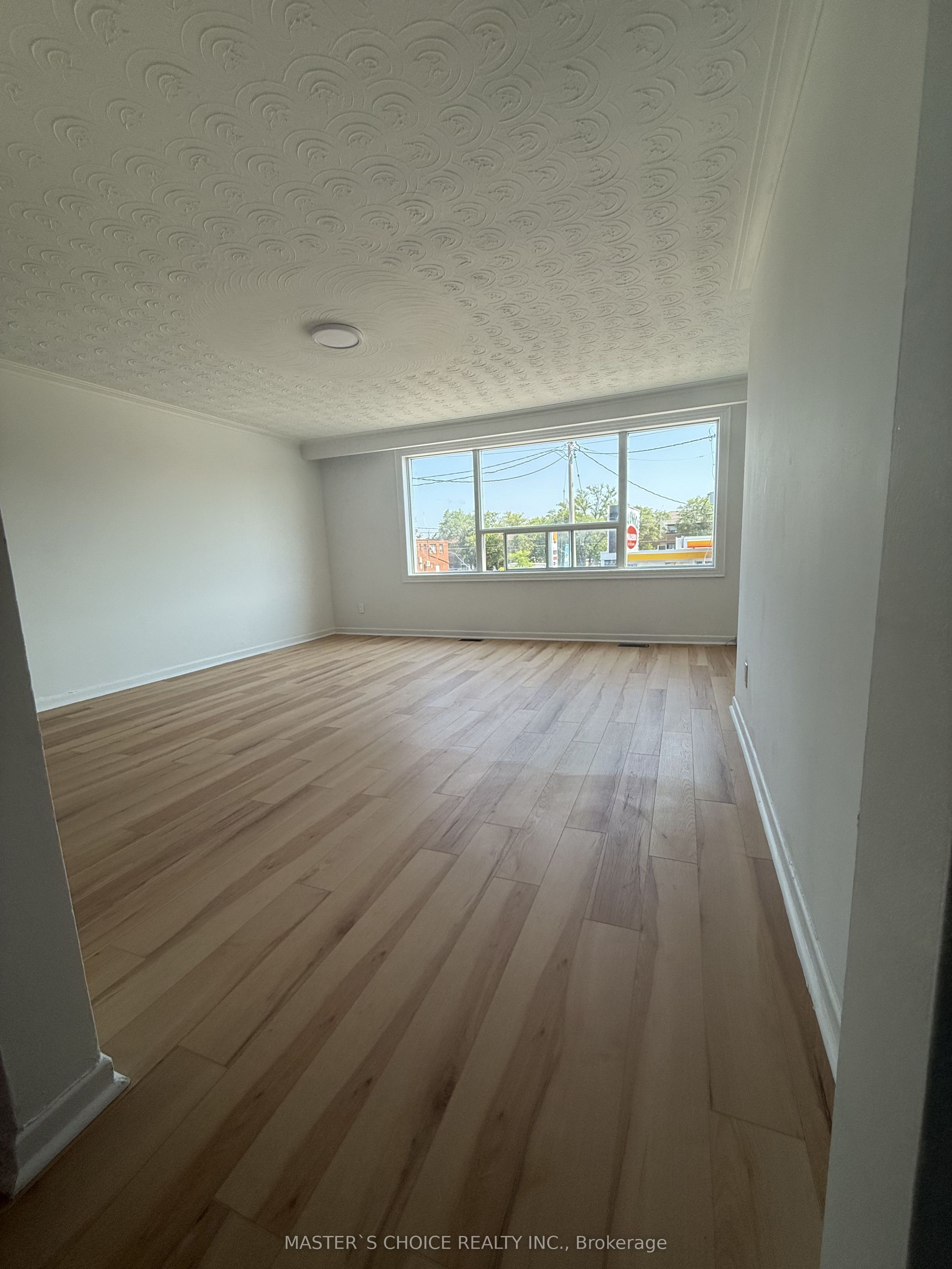 852-854 Wilson Avenue Property Photo 3