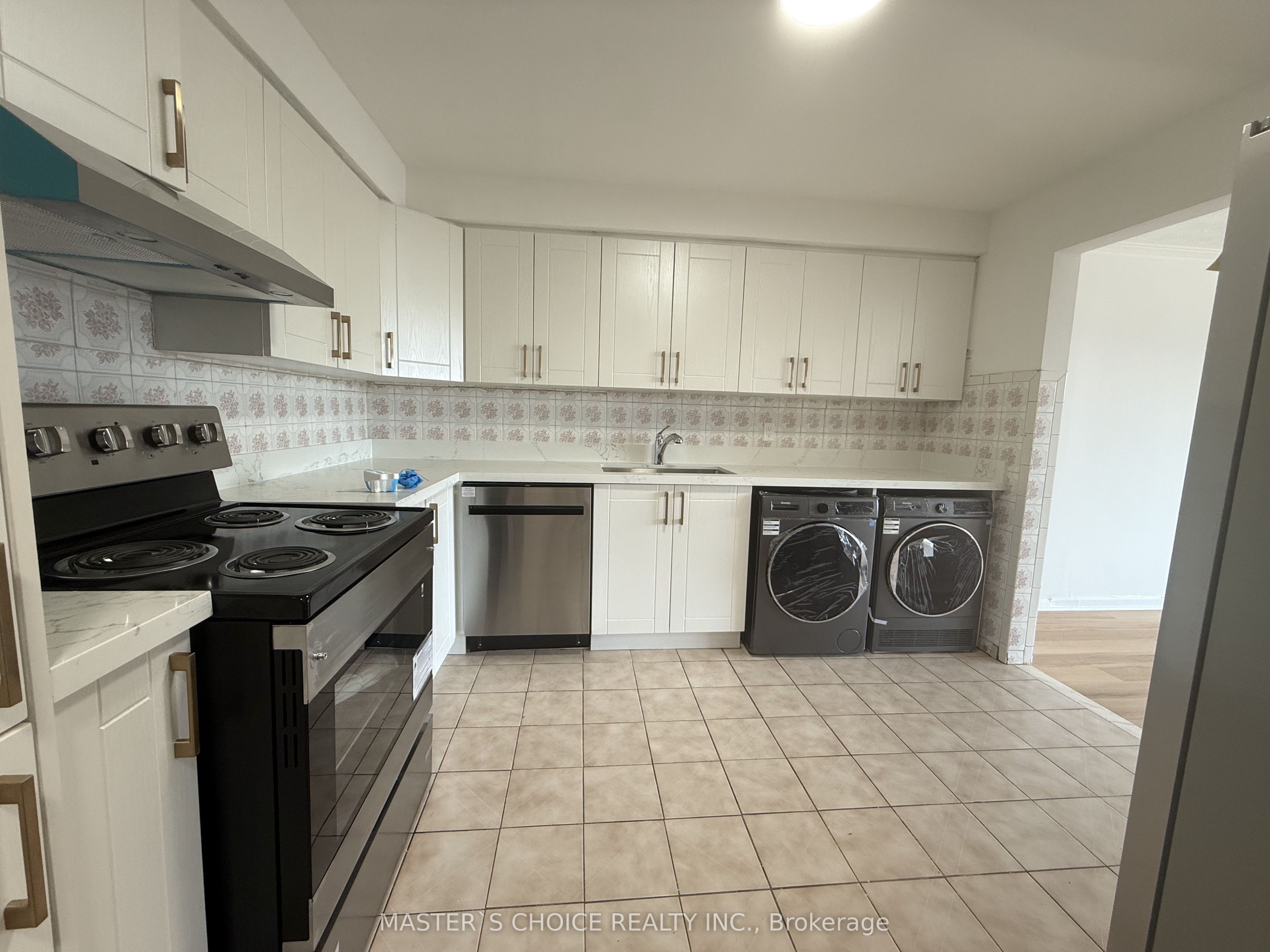 852-854 Wilson Avenue Property Photo 4