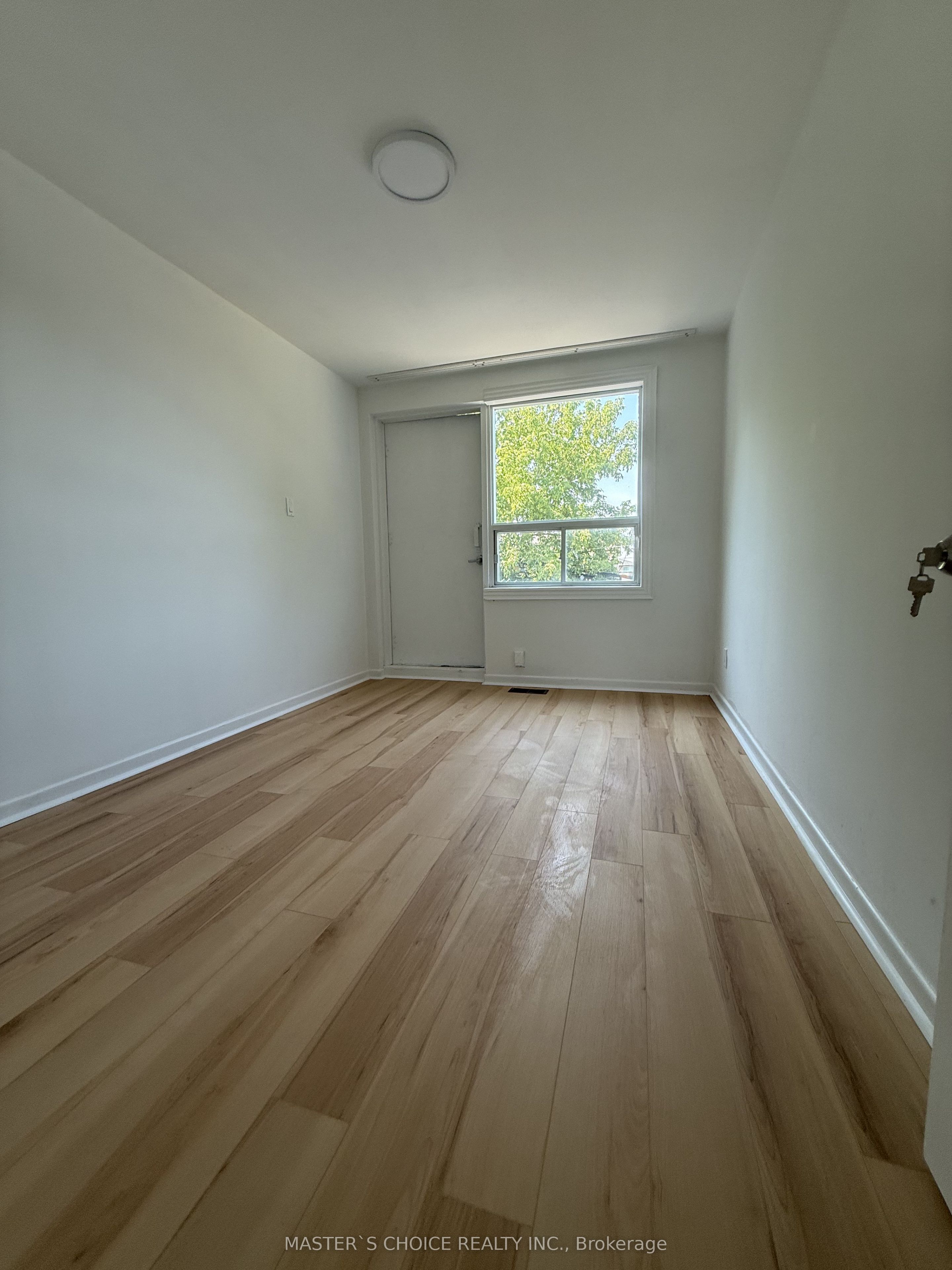852-854 Wilson Avenue Property Photo 6