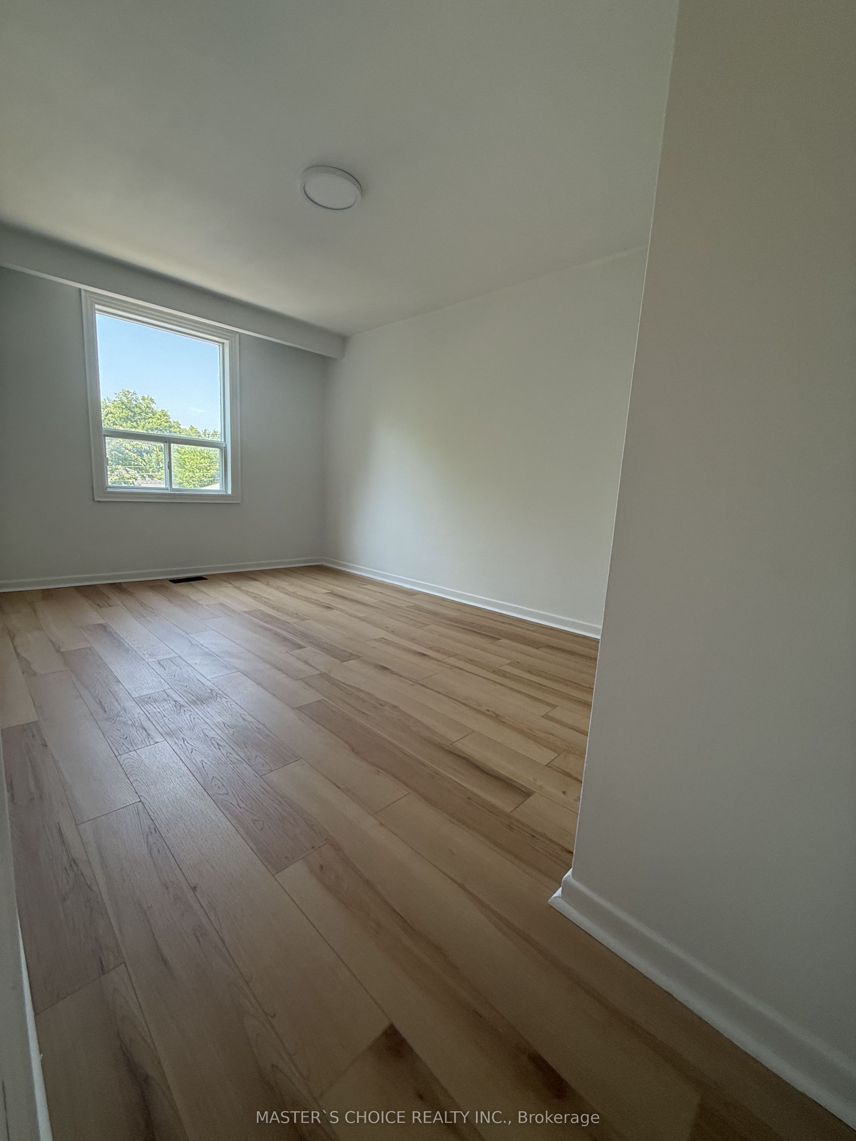 852-854 Wilson Avenue Property Photo 7
