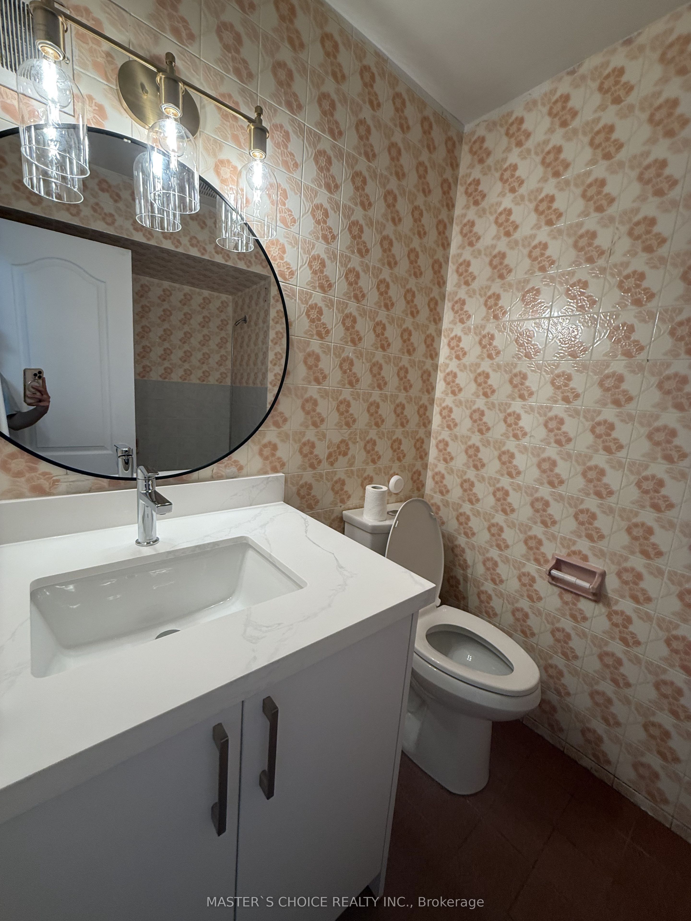 852-854 Wilson Avenue Property Photo 8