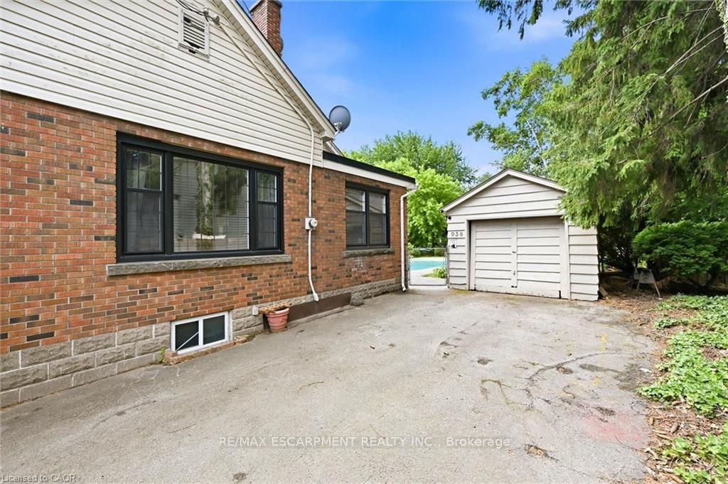 938 Cloverleaf Drive Property Photo 24