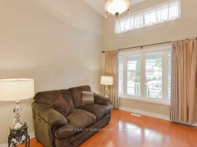 106 Pennyroyal Crescent Property Photo 4