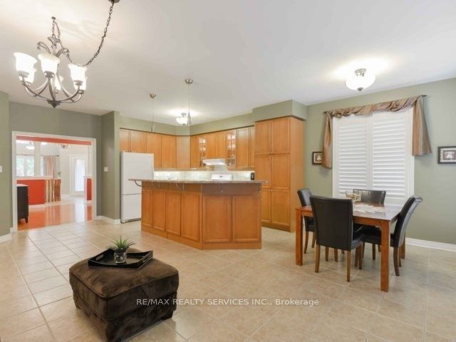 106 Pennyroyal Crescent Property Photo 7