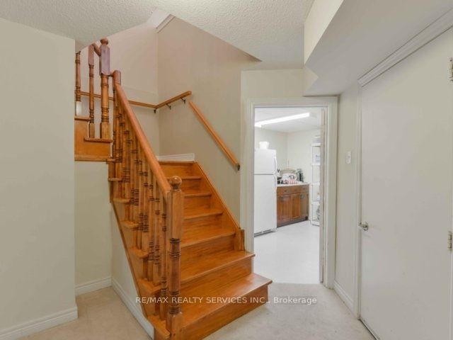 106 Pennyroyal Crescent Property Photo 11