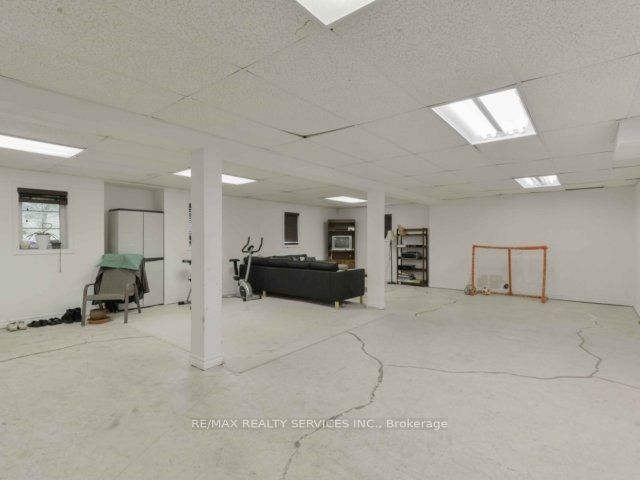 106 Pennyroyal Crescent Property Photo 12