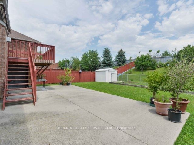 106 Pennyroyal Crescent Property Photo 15