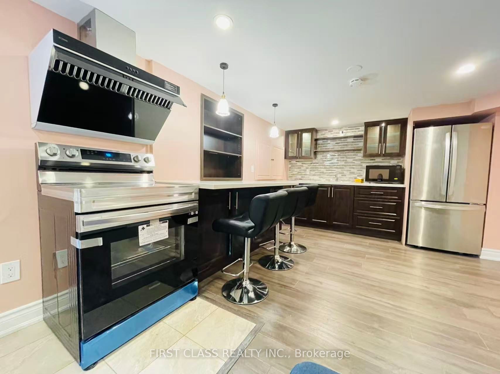 2100 Dunvegan Avenue Basement Property Photo 4