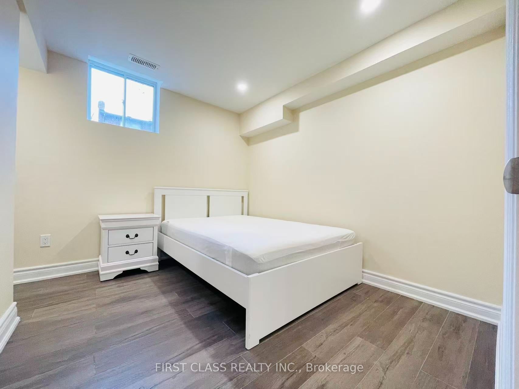 2100 Dunvegan Avenue Basement Property Photo 7