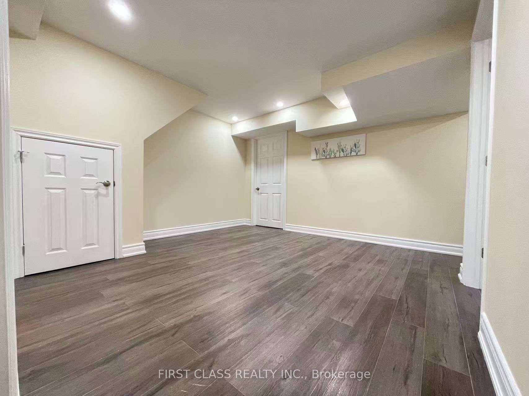 2100 Dunvegan Avenue Basement Property Photo 8