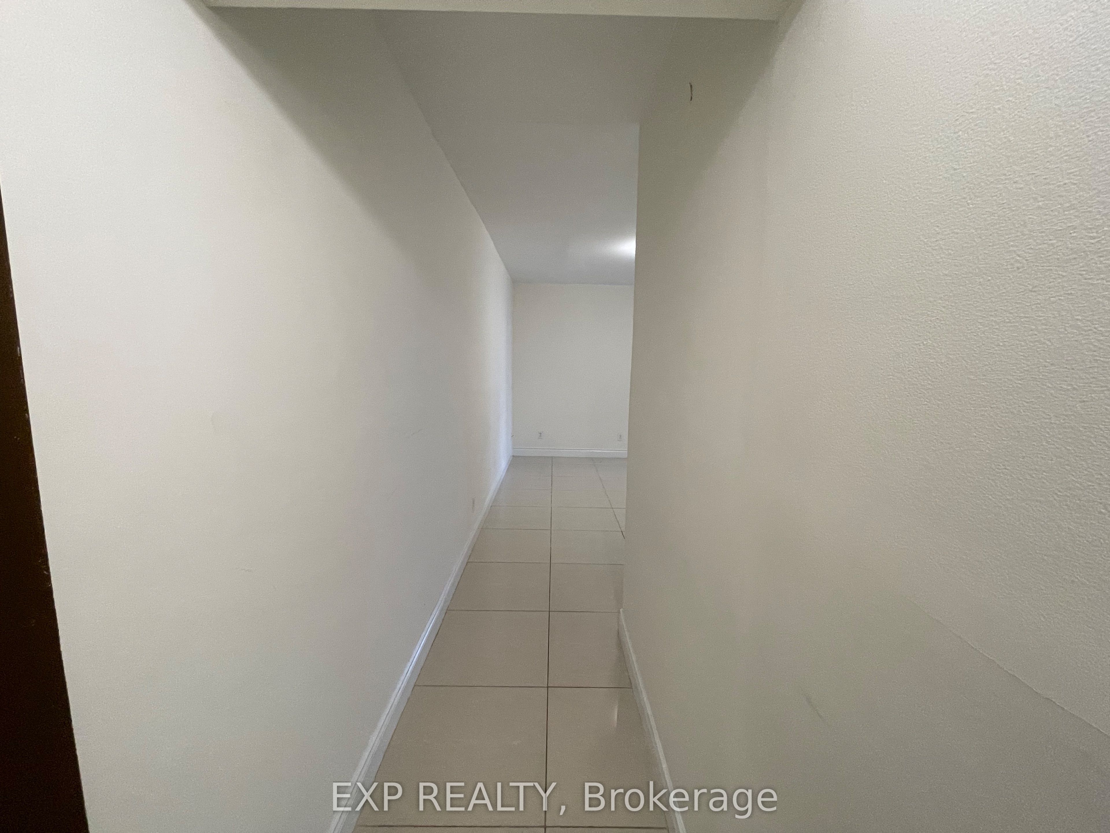 258 Lakeshore Road E 202 Property Photo 2