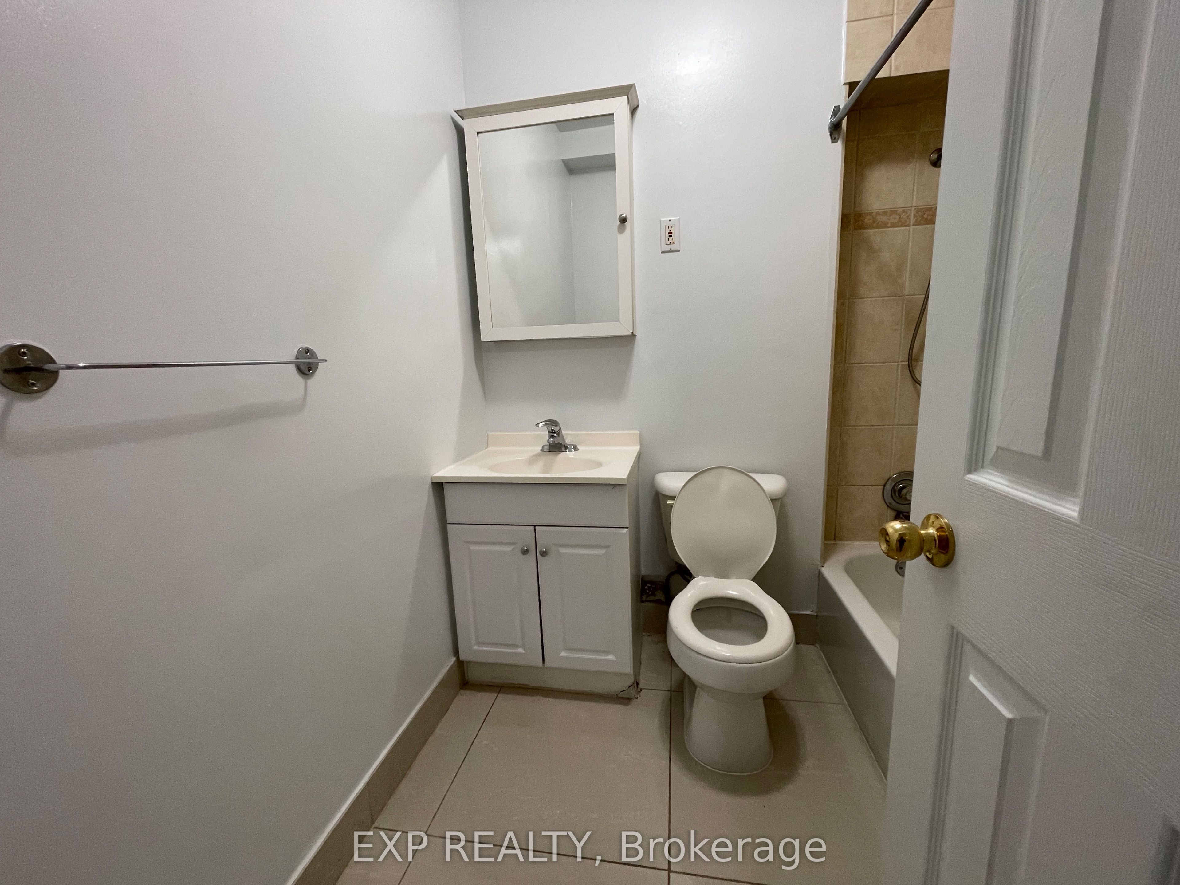 258 Lakeshore Road E 202 Property Photo 5