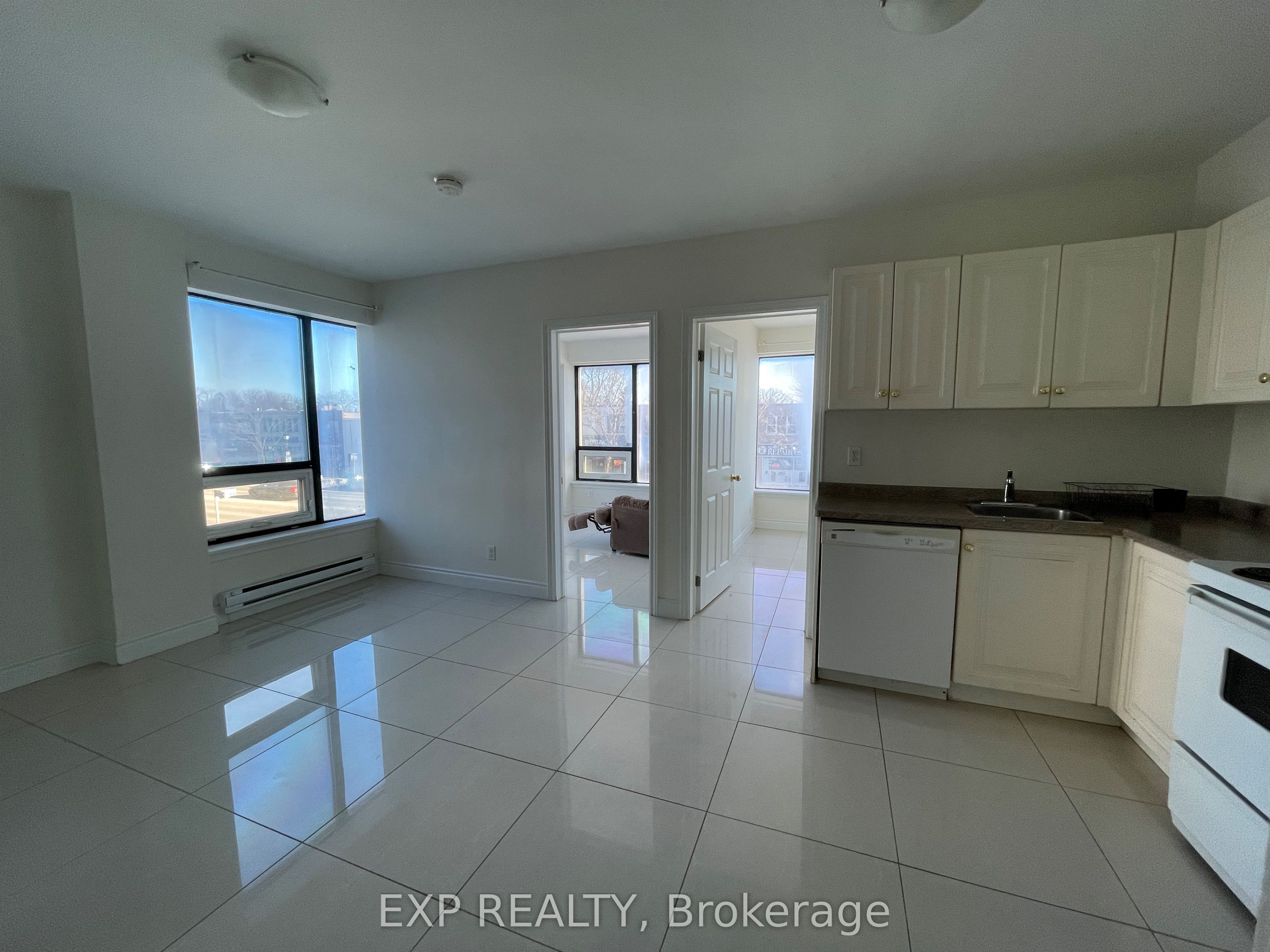 258 Lakeshore Road E 202 Property Photo 6